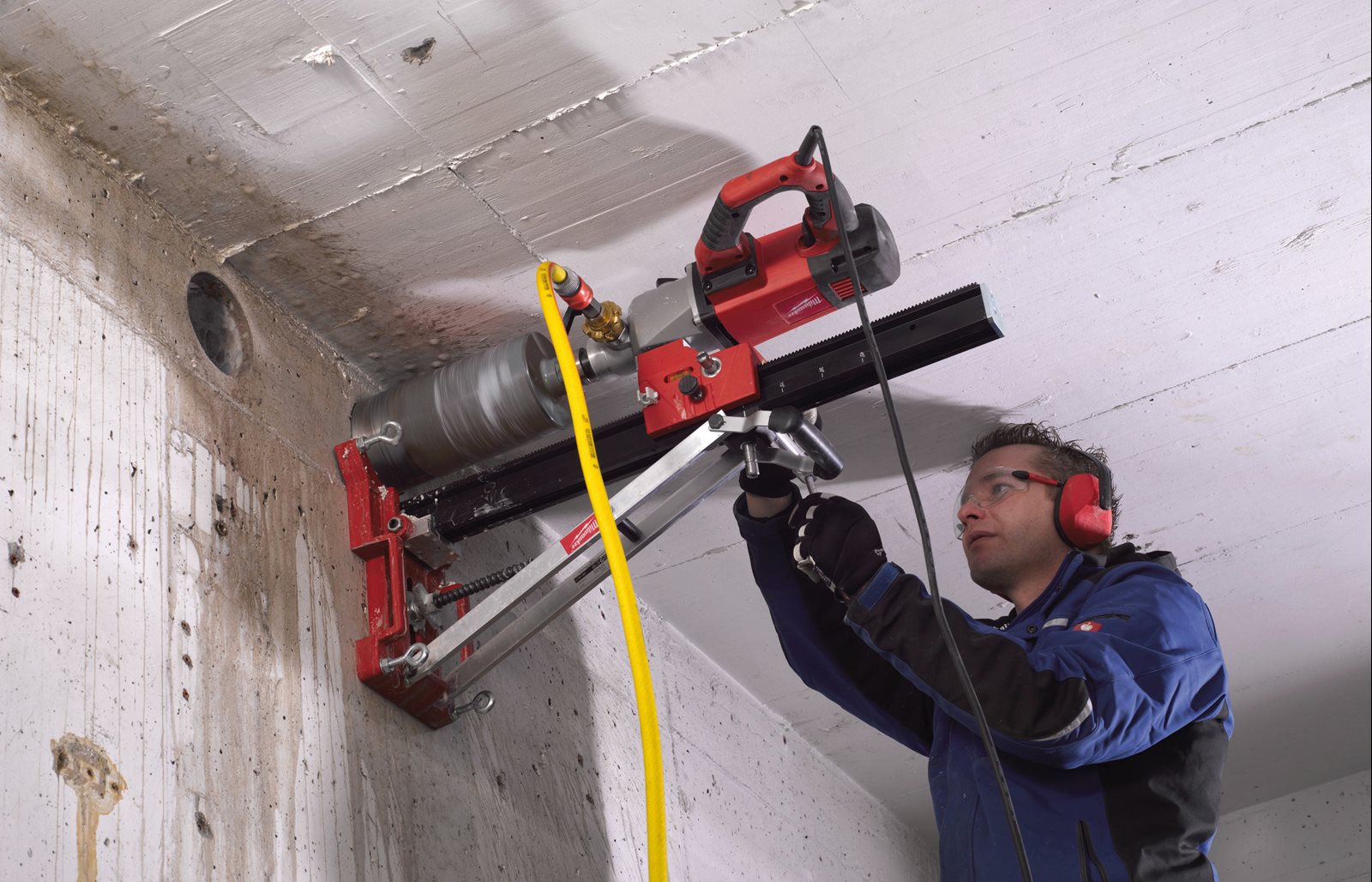 Mașină de găurit cu carotă diamantată combi, 3 viteze Milwaukee DD 3-152 - in utilizare 4