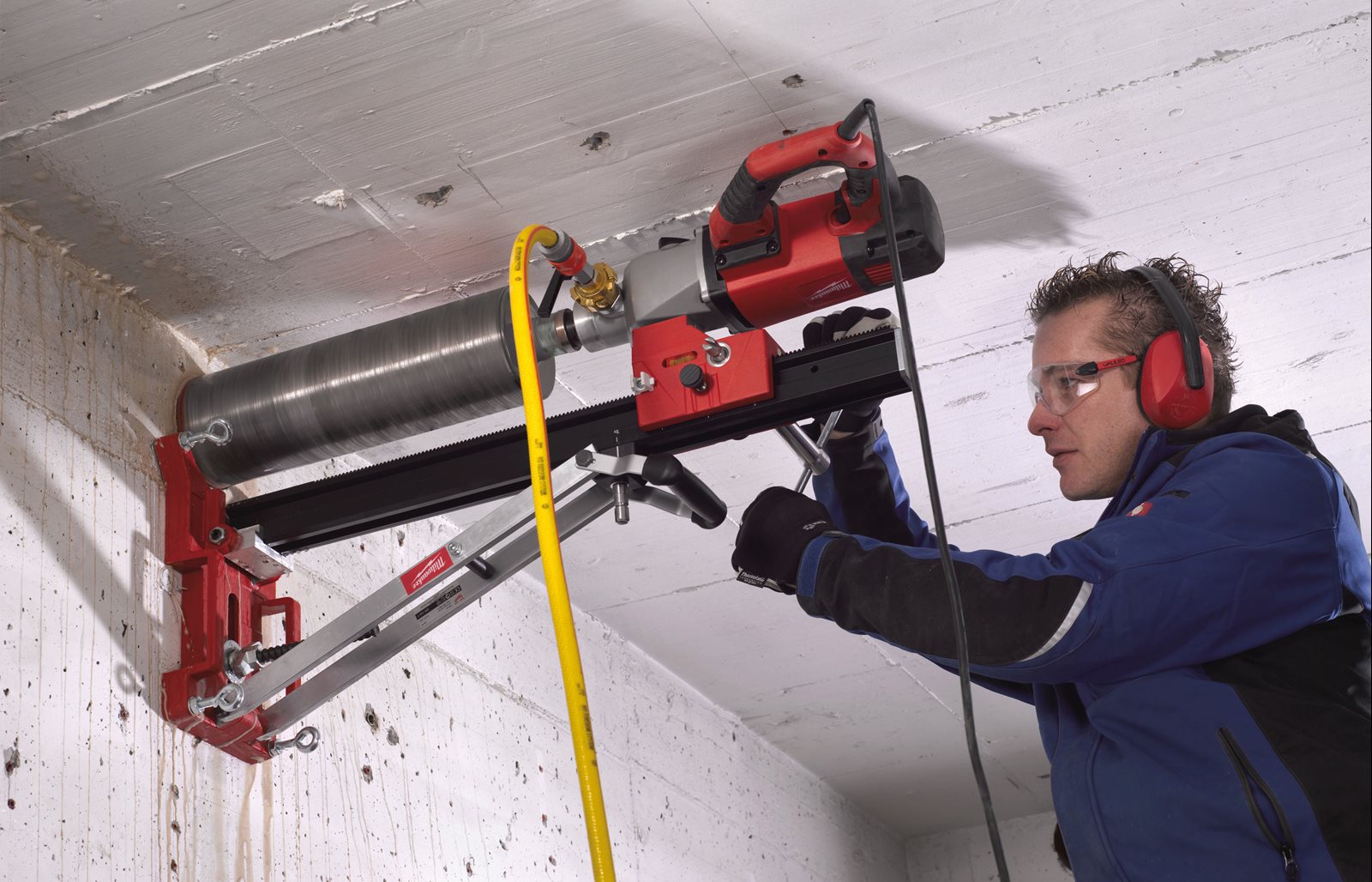 Mașină de găurit cu carotă diamantată combi, 3 viteze Milwaukee DD 3-152 - in utilizare 1