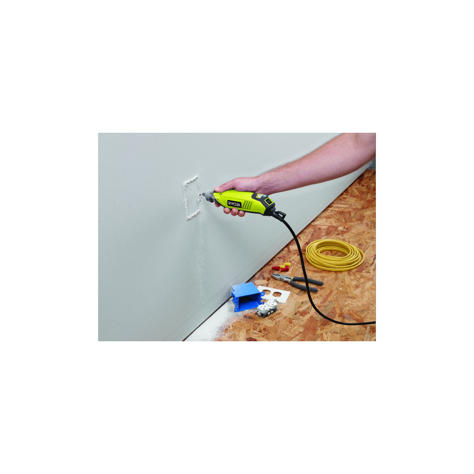 Sculă rotativă electrică 150 W cu 115 accesorii Ryobi EHT150V - in utilizare 3