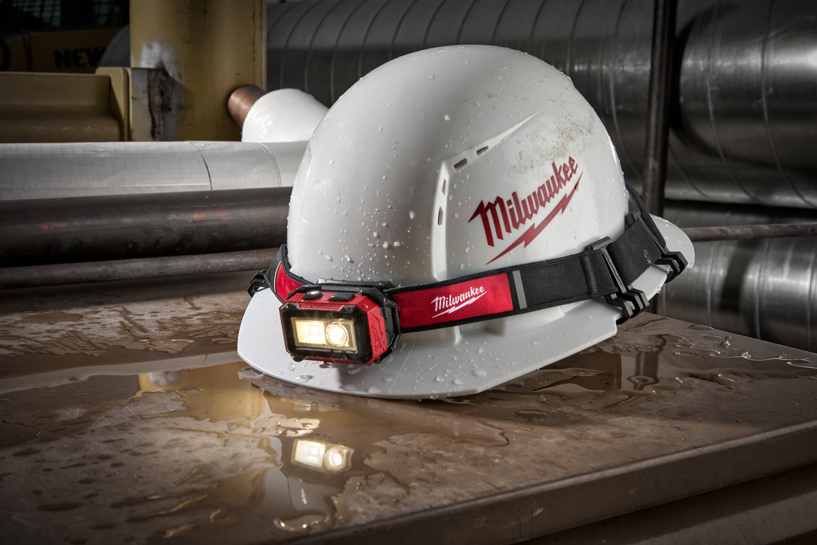 Lanternă frontală reîncărcabilă USB, 450 lumeni Milwaukee IR HL450 - in utilizare 6
