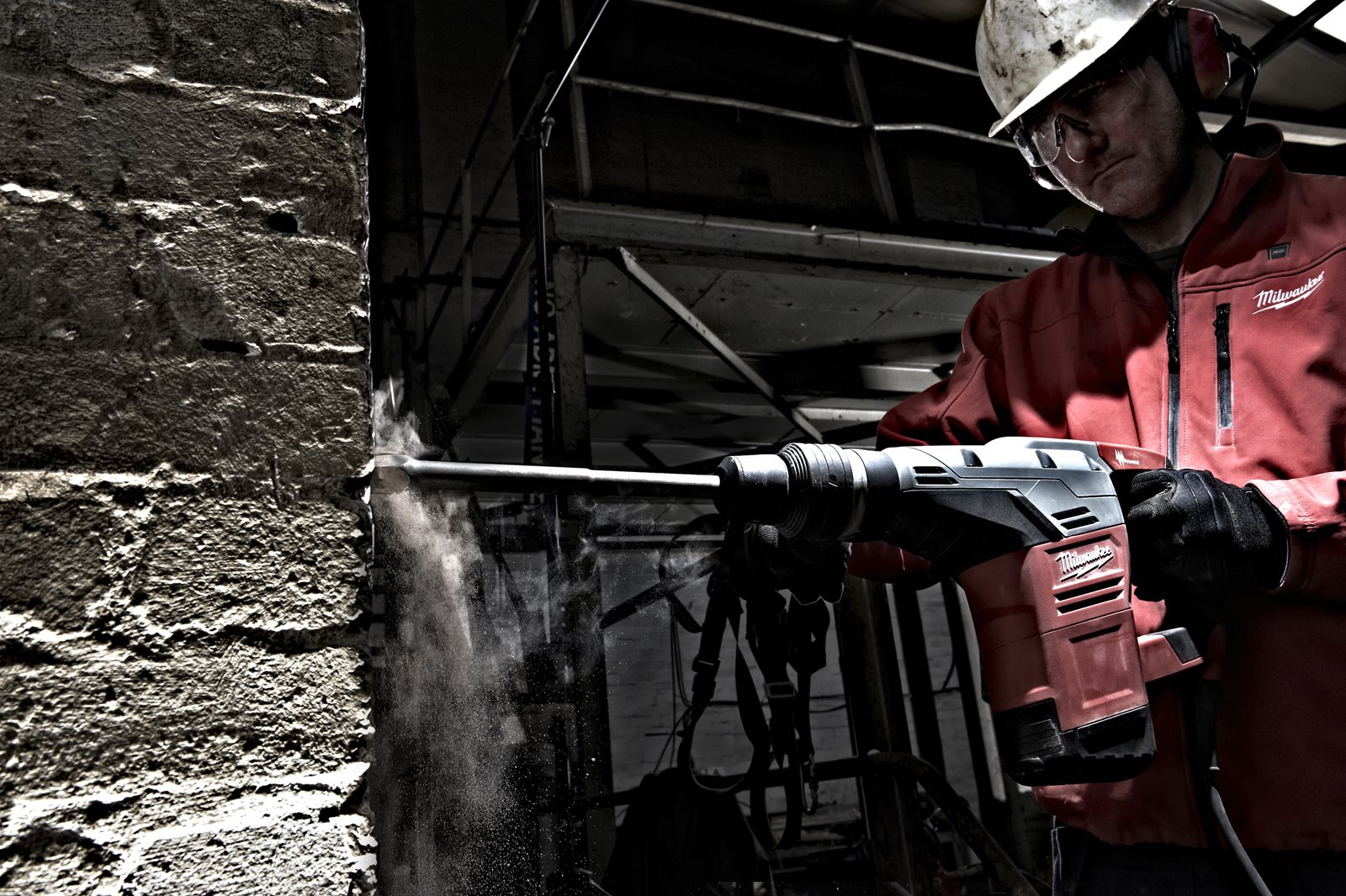 Ciocan rotopercutor SDS-Max pentru găurire și dăltuire 5 kg Milwaukee K 540 S - in utilizare 2