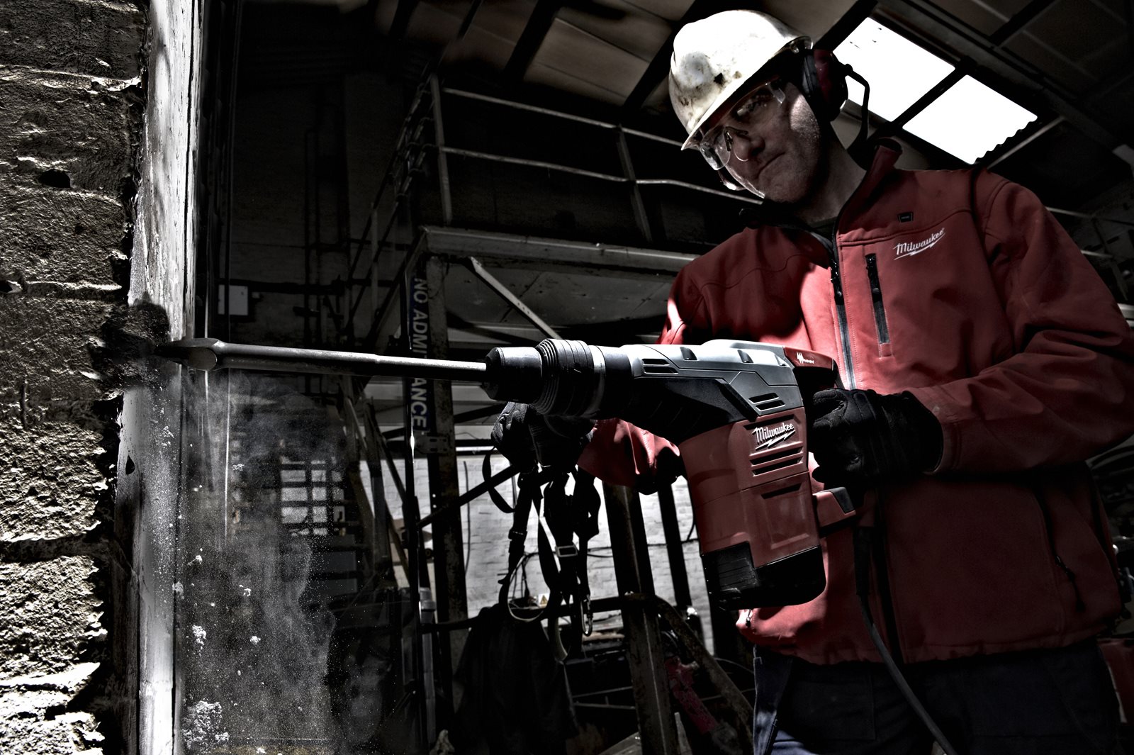 Ciocan rotopercutor SDS-Max pentru găurire și dăltuire 5 kg Milwaukee K 540 S - in utilizare 3