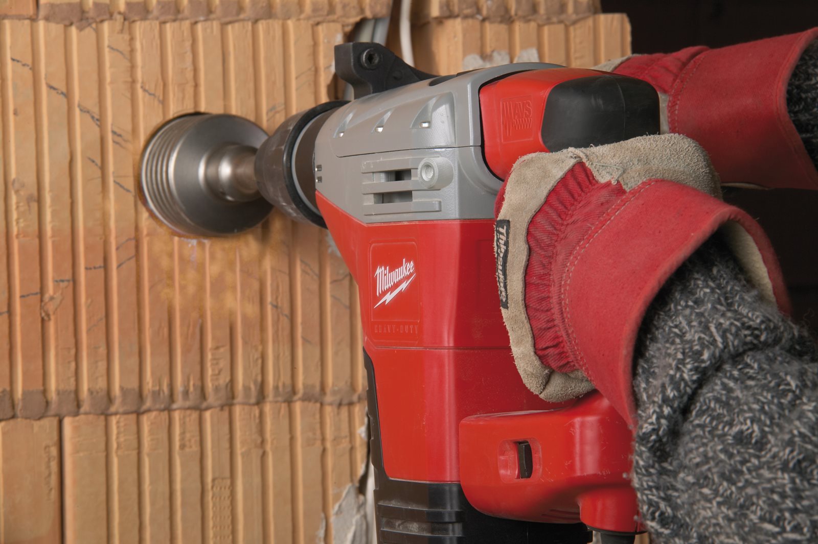 Ciocan rotopercutor SDS-Max pentru găurire și dăltuire 5 kg Milwaukee K 545 S - in utilizare 3