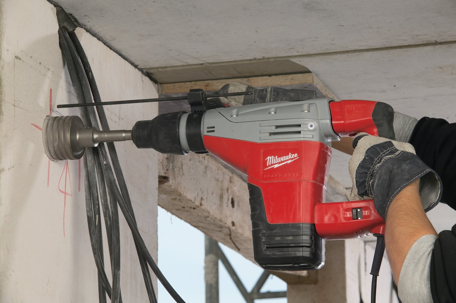 Ciocan rotopercutor SDS-Max pentru găurire și dăltuire 5 kg Milwaukee K 545 S - in utilizare 5