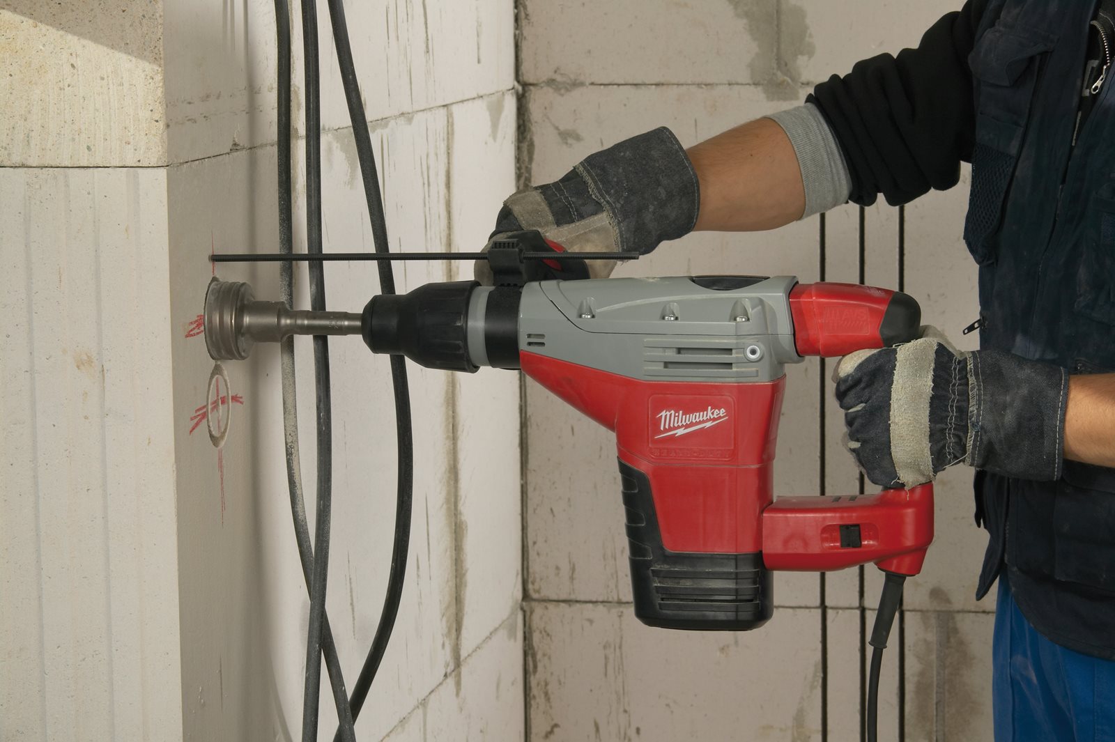 Ciocan rotopercutor SDS-Max pentru găurire și dăltuire 5 kg Milwaukee K 545 S - in utilizare 7