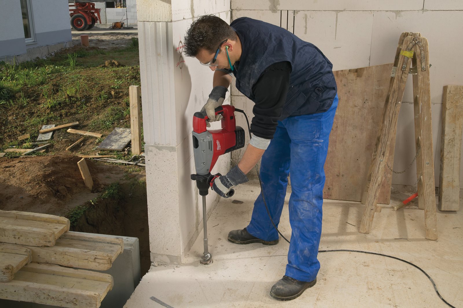 Ciocan rotopercutor SDS-Max pentru găurire și dăltuire 5 kg Milwaukee K 545 S - in utilizare 9