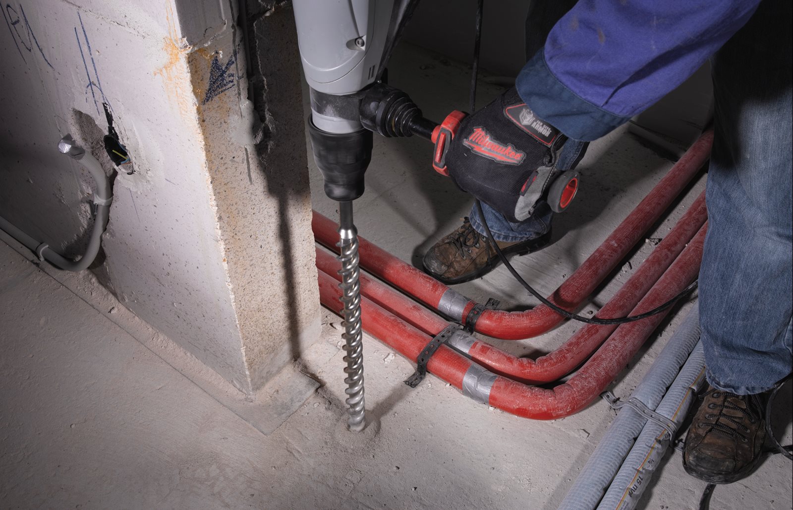 Ciocan rotopercutor SDS-Max pentru găurire și dăltuire 7 kg Milwaukee K 750 S - in utilizare 9