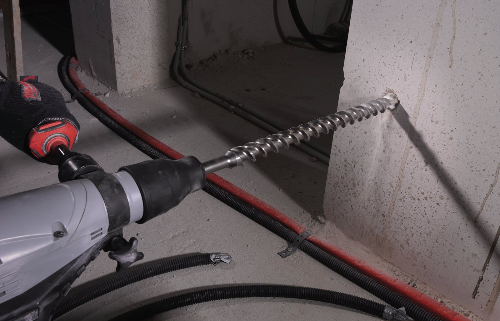 Ciocan rotopercutor SDS-Max pentru găurire și dăltuire 7 kg Milwaukee K 750 S - in utilizare 10