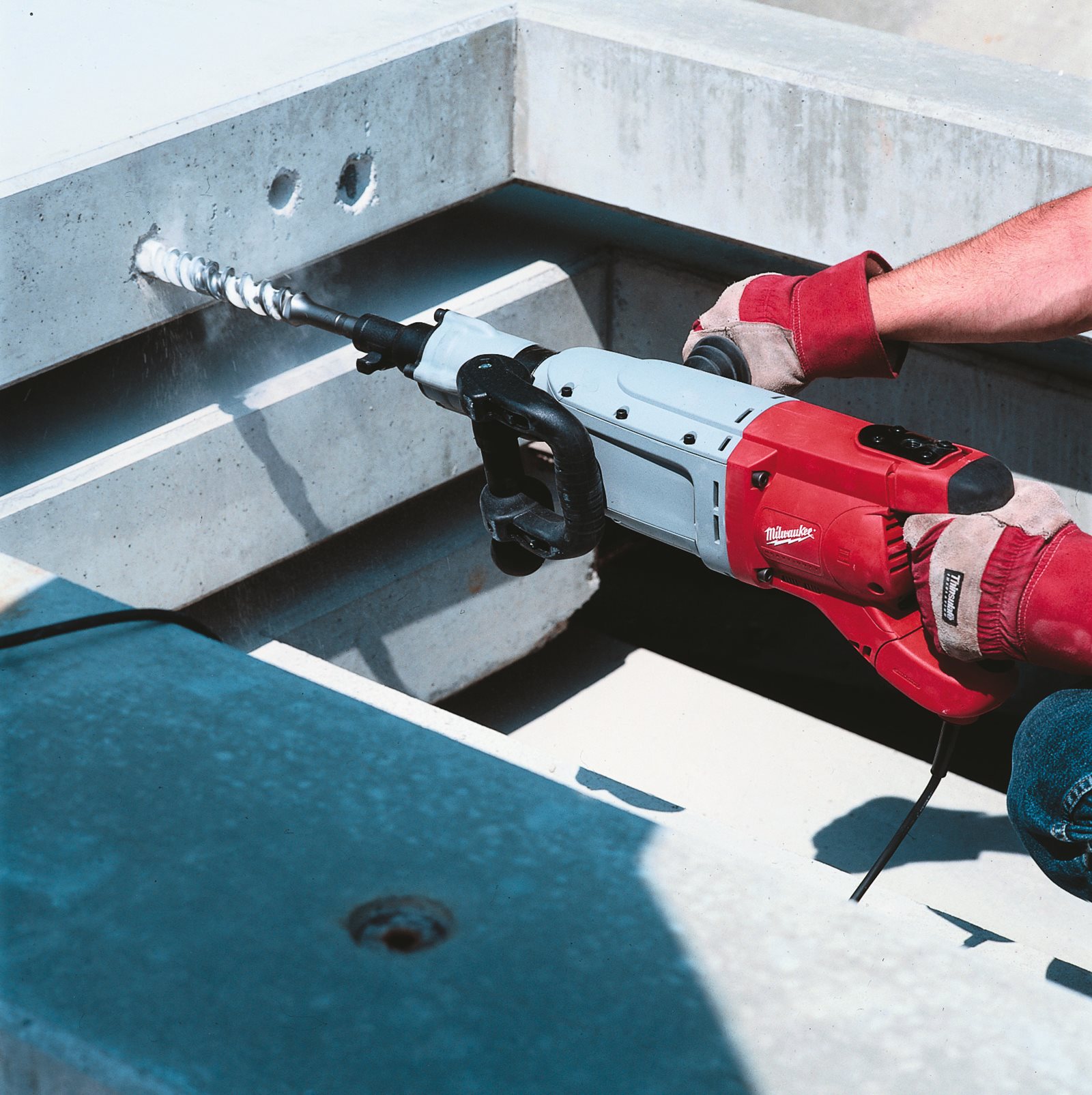 Ciocan rotopercutor SDS-Max pentru găurire și dăltuire 10 kg Milwaukee K 950 S - in utilizare 3