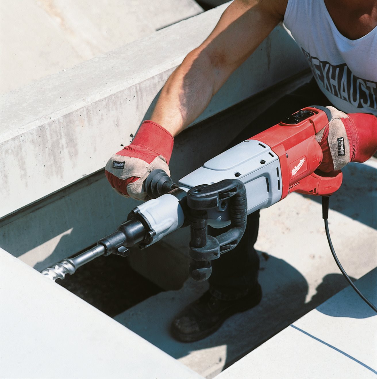 Ciocan rotopercutor SDS-Max pentru găurire și dăltuire 10 kg Milwaukee K 950 S - in utilizare 4