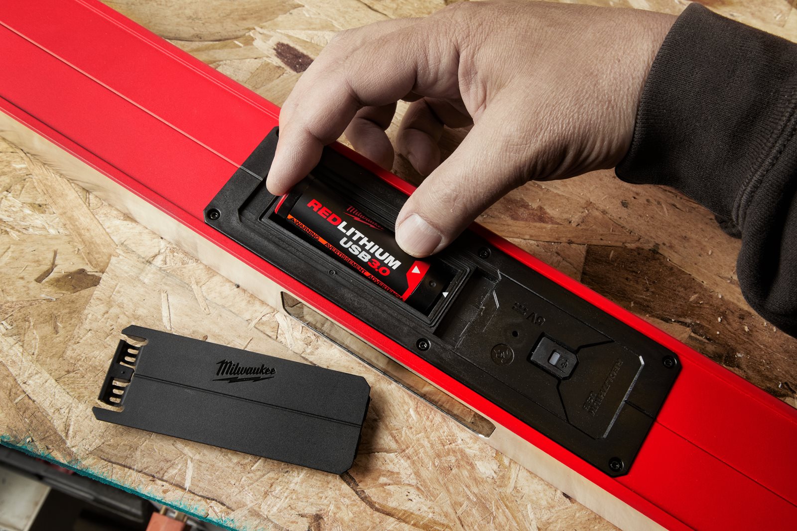 Acumulator 3.0 Ah REDLITHIUM USB Milwaukee L4 B3 - in utilizare 1