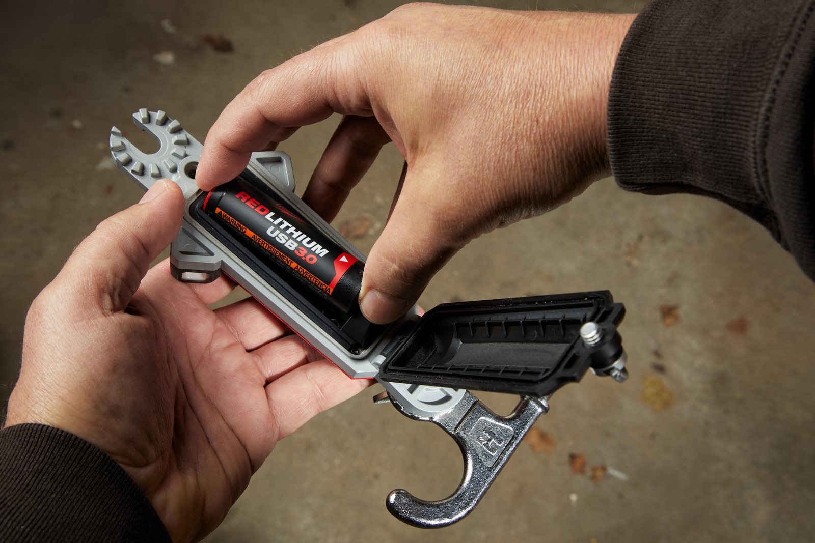 Acumulator 3.0 Ah REDLITHIUM USB Milwaukee L4 B3 - in utilizare 2