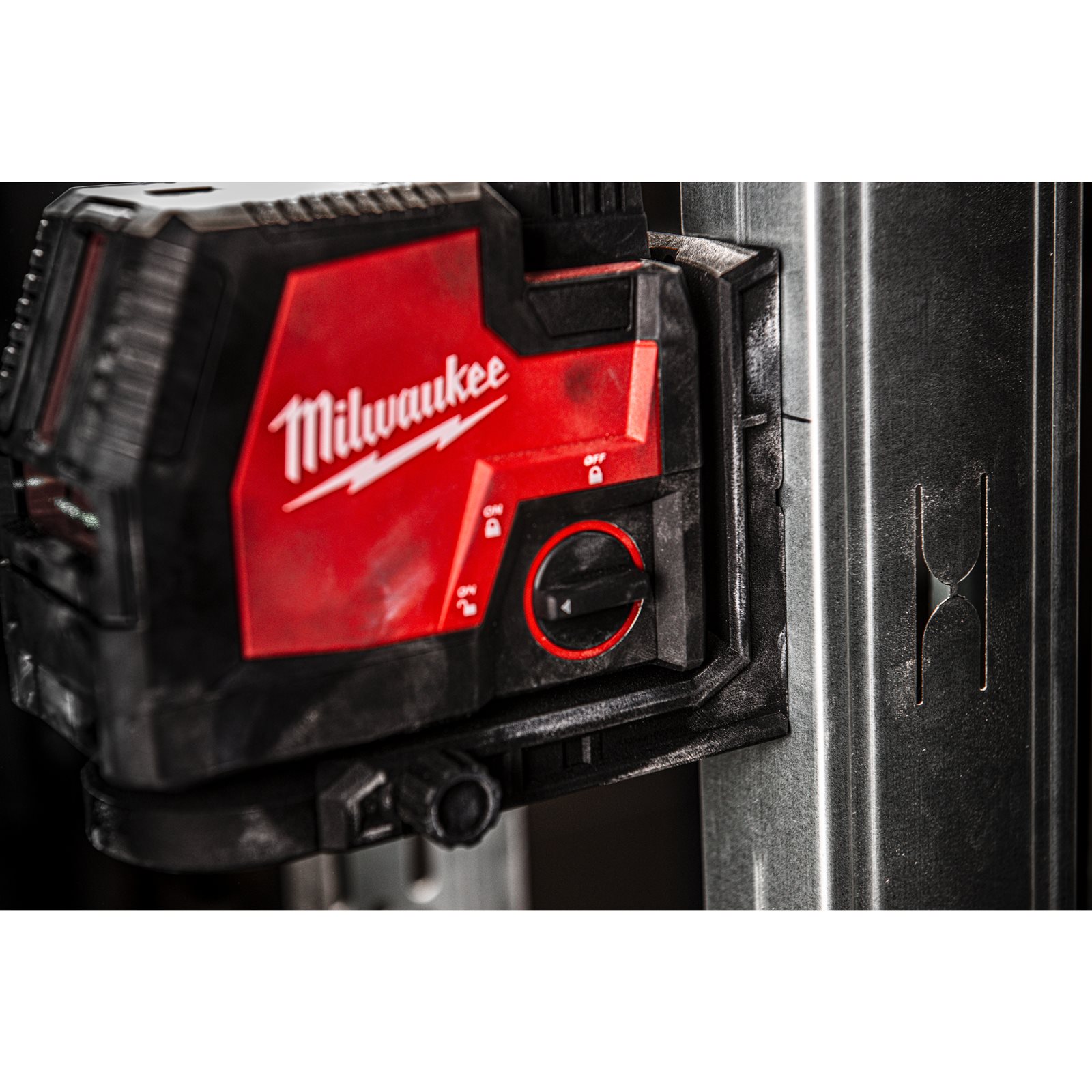 Nivelă laser în cruce cu funcție de plumb, fascicul verde, reîncărcabilă REDLITHIUM USB Milwaukee L4 CLLP-301C - detaliu 6