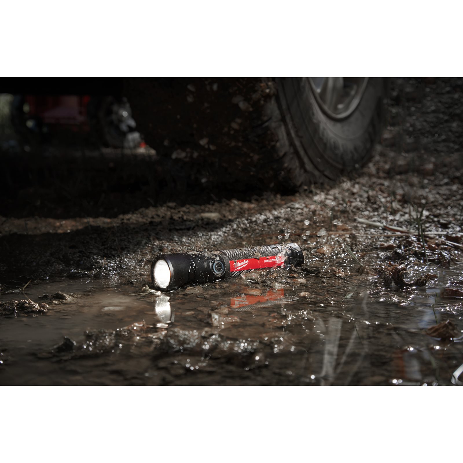 Lanternă 800 L reîncărcabilă USB Milwaukee L4 FMLED-301 - detaliu 2