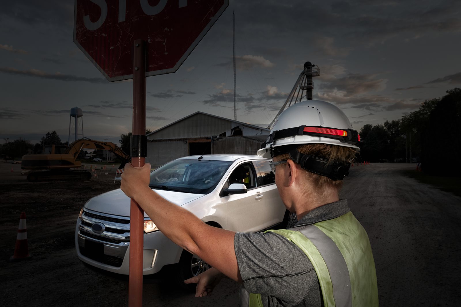 Lanternă frontală HI-VIS reîncărcabilă USB Milwaukee L4 HL-VIS-301 - in utilizare 7
