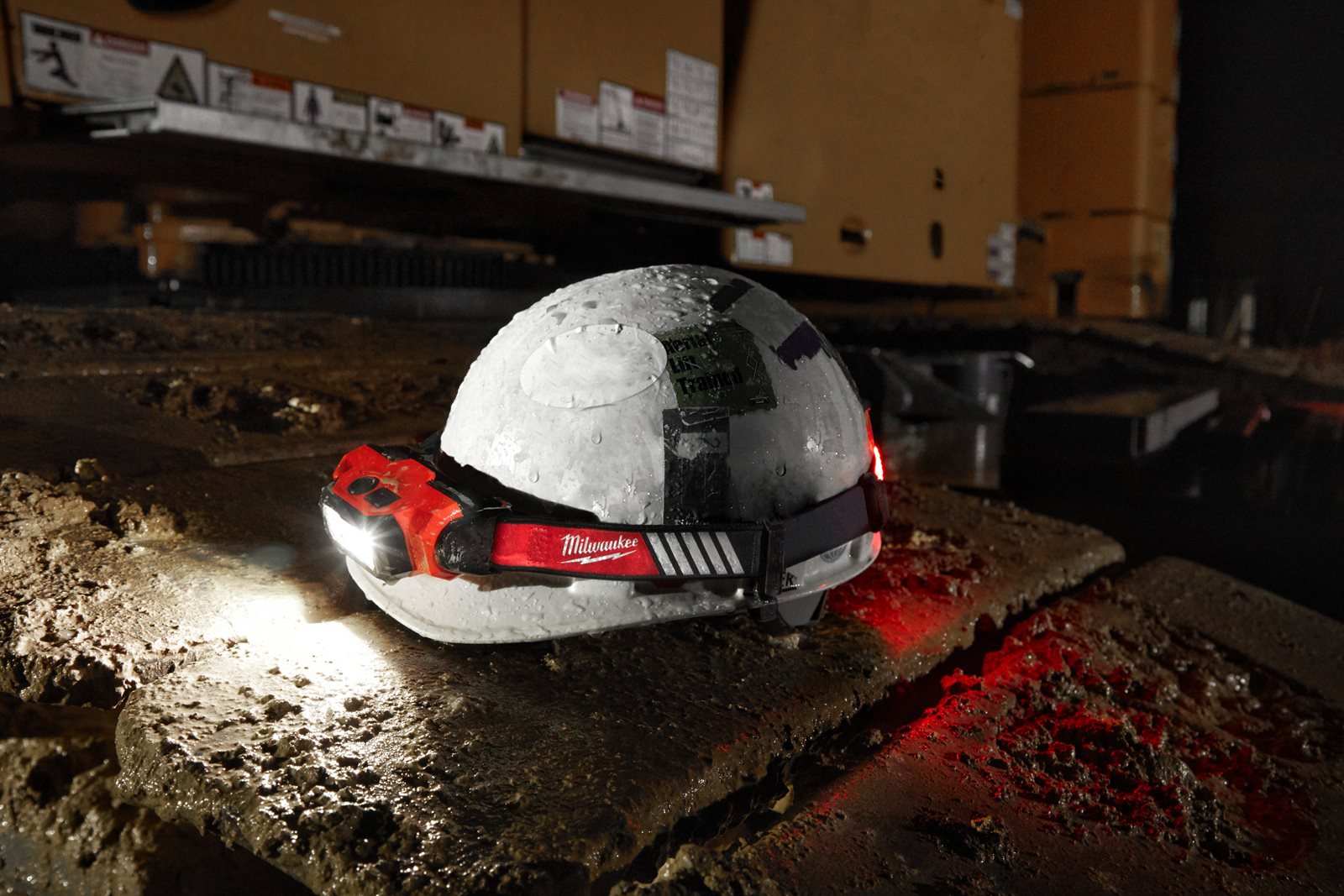 Lanternă frontală HI-VIS reîncărcabilă USB Milwaukee L4 HL-VIS-301 - in utilizare 8