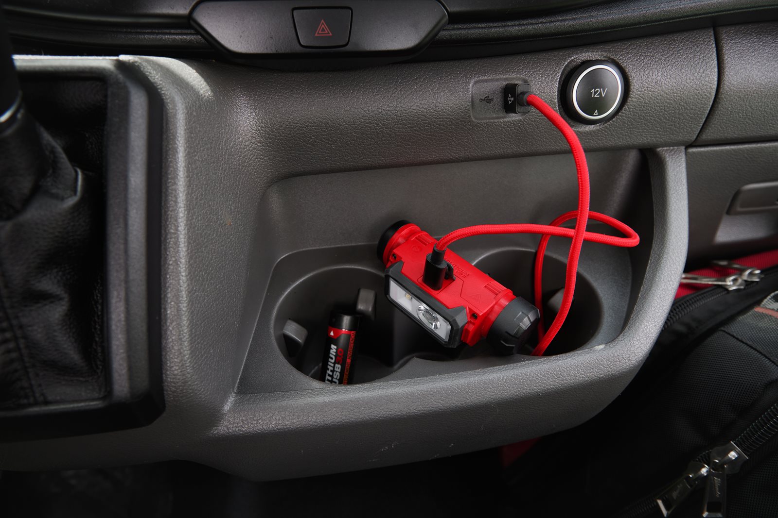 Lanternă frontală reîncărcabilă USB, 600 lumeni Milwaukee L4 HL2-301 - in utilizare 8