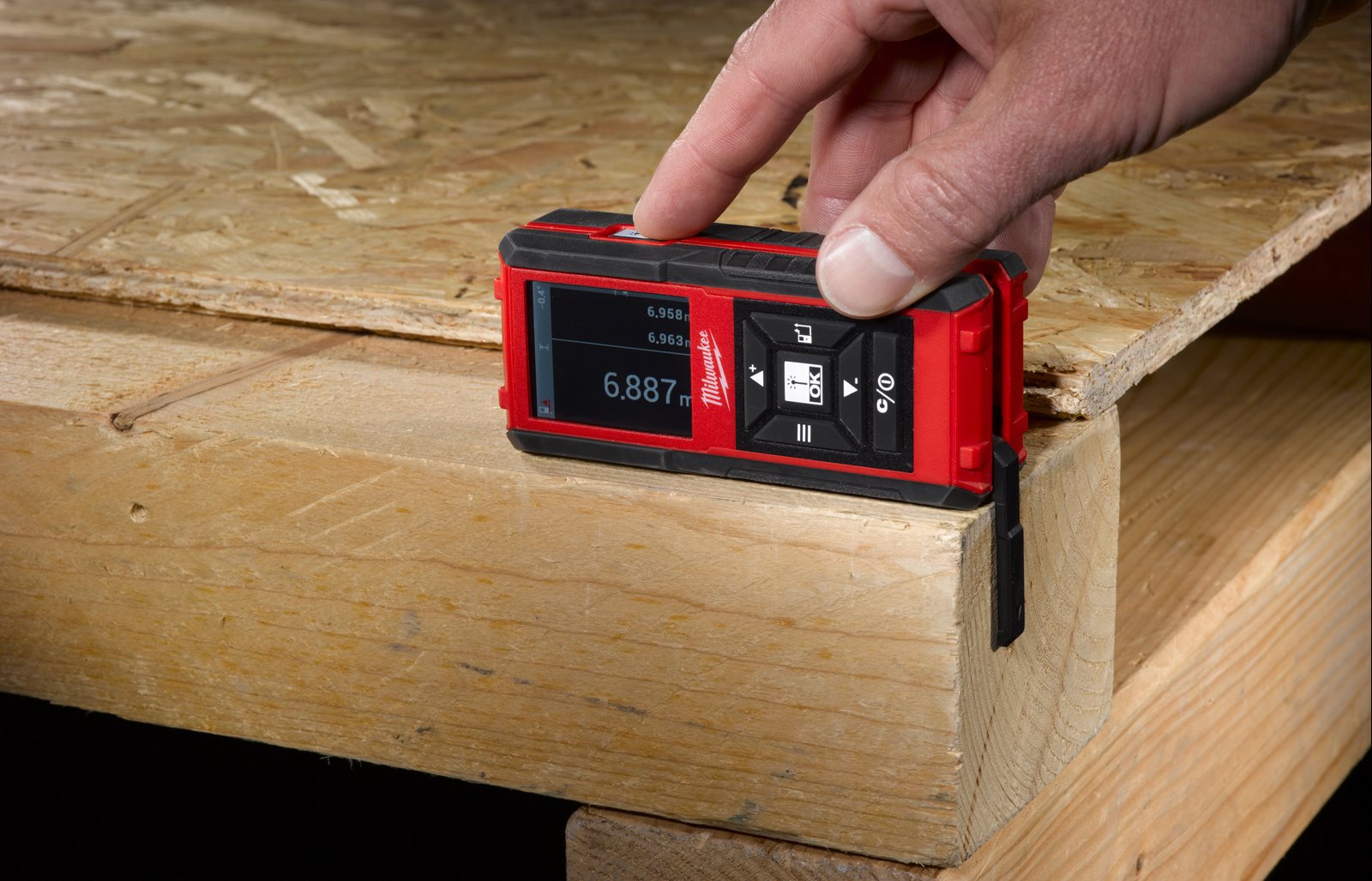 Telemetru cu laser 100 m Milwaukee LDM 100 - in utilizare 7