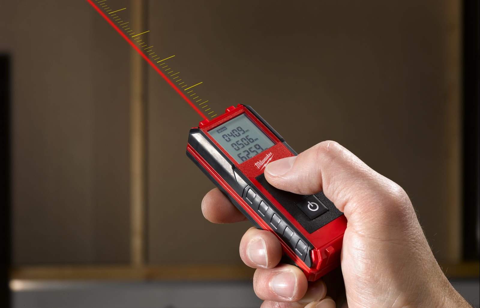 Telemetru cu laser 30 m Milwaukee LDM 30 - in utilizare 1