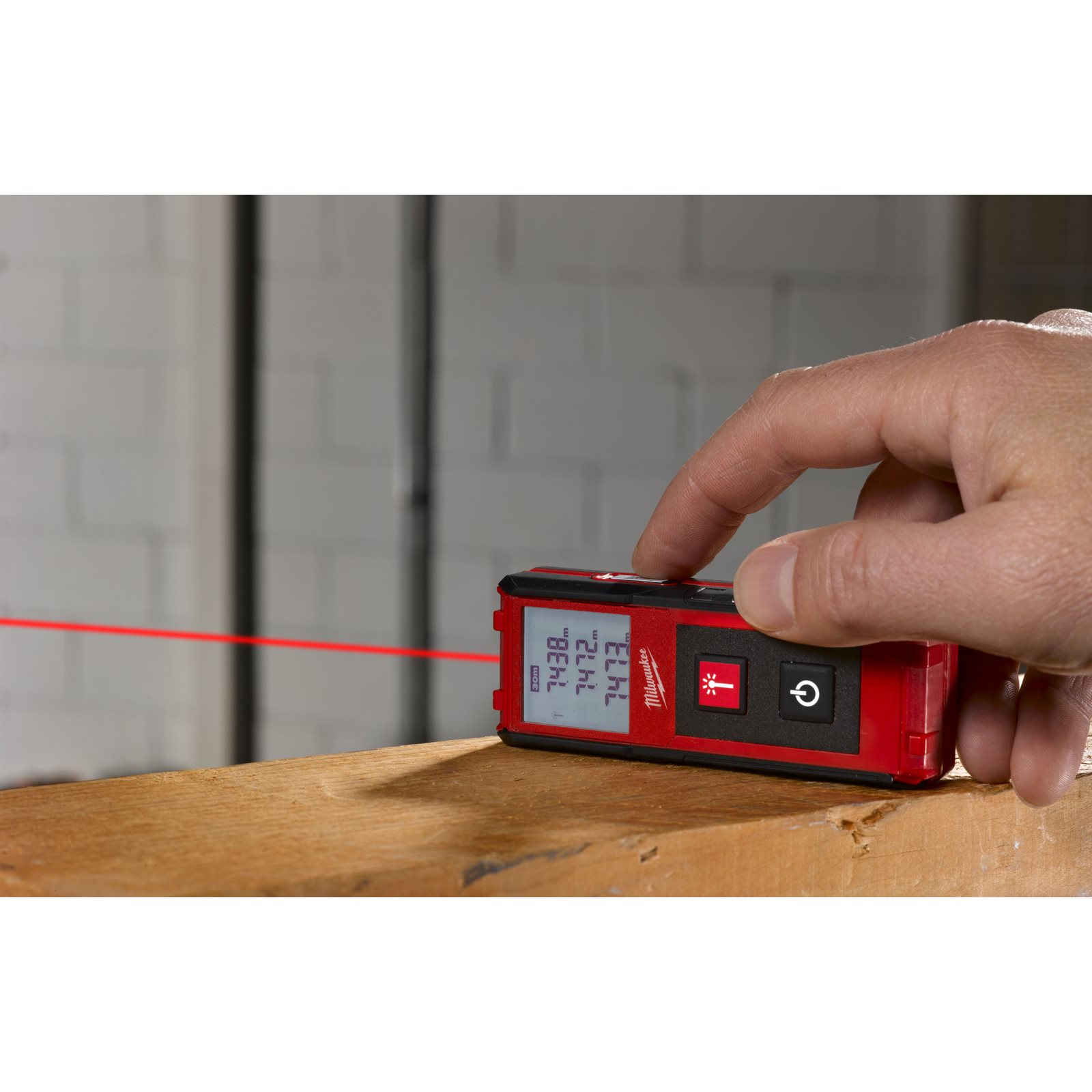 Telemetru cu laser 30 m Milwaukee LDM 30 - detaliu 3