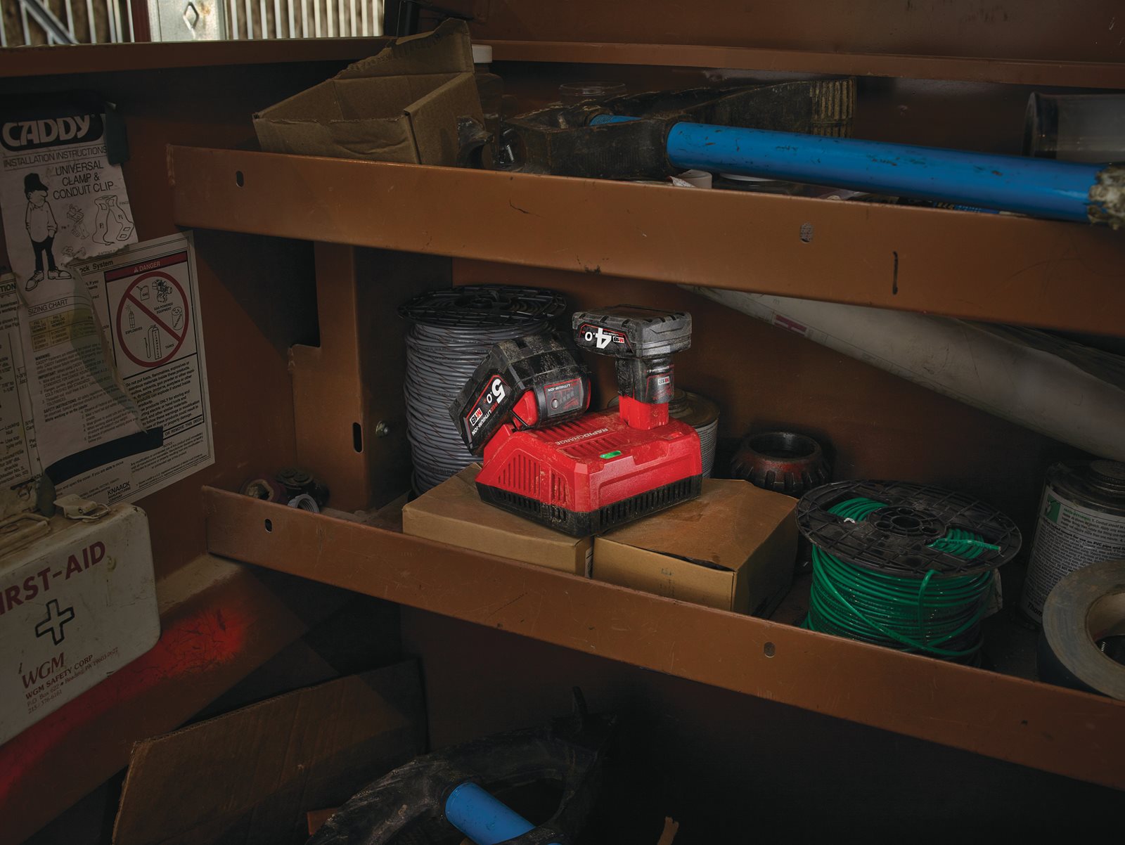 Încărcător rapid M12 - M18 Milwaukee M12-18 FC - in utilizare 1