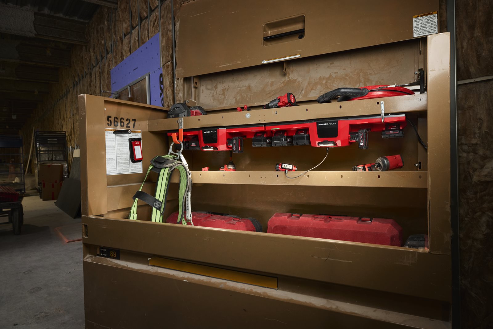Încărcător magnetic M12 - M18 Milwaukee M12-18 GBC4 - in utilizare 8