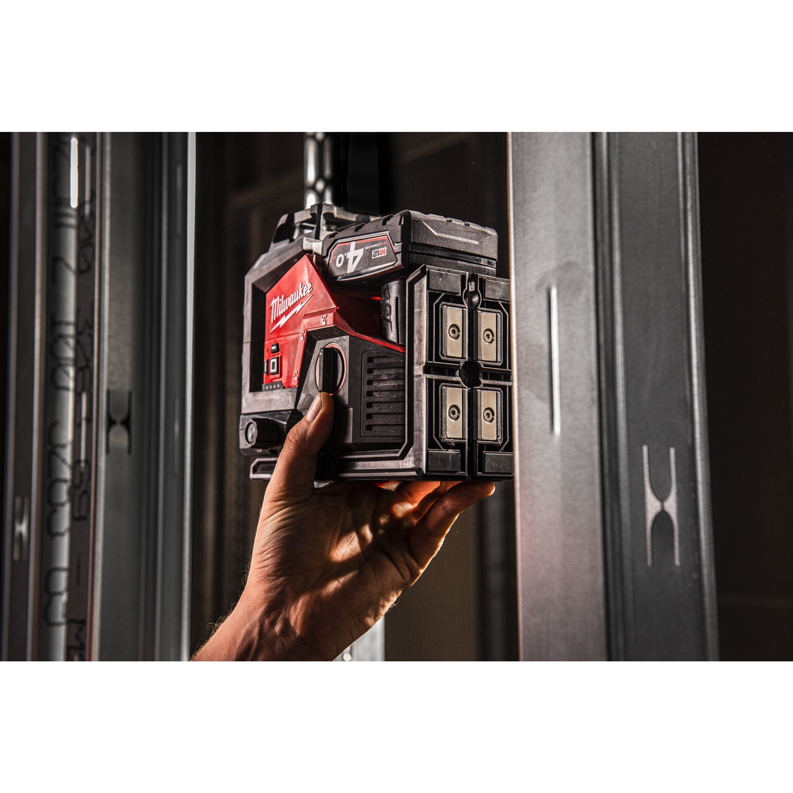 Nivelă laser M12 verde 360° cu 3 planuri Milwaukee M12 3PL-401C - detaliu 3
