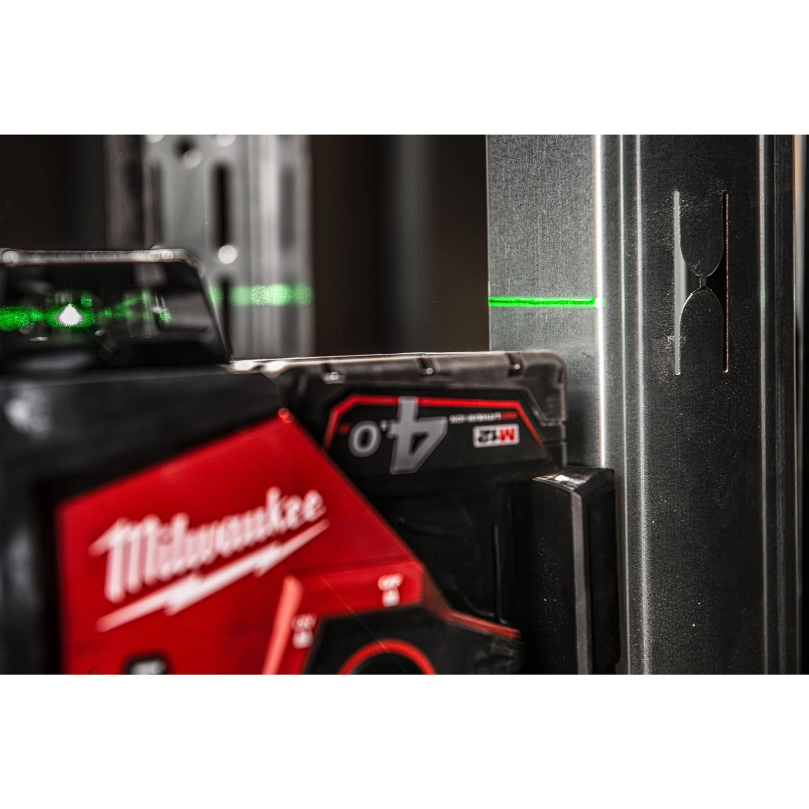 Nivelă laser M12 verde 360° cu 3 planuri Milwaukee M12 3PL-401C - detaliu 5