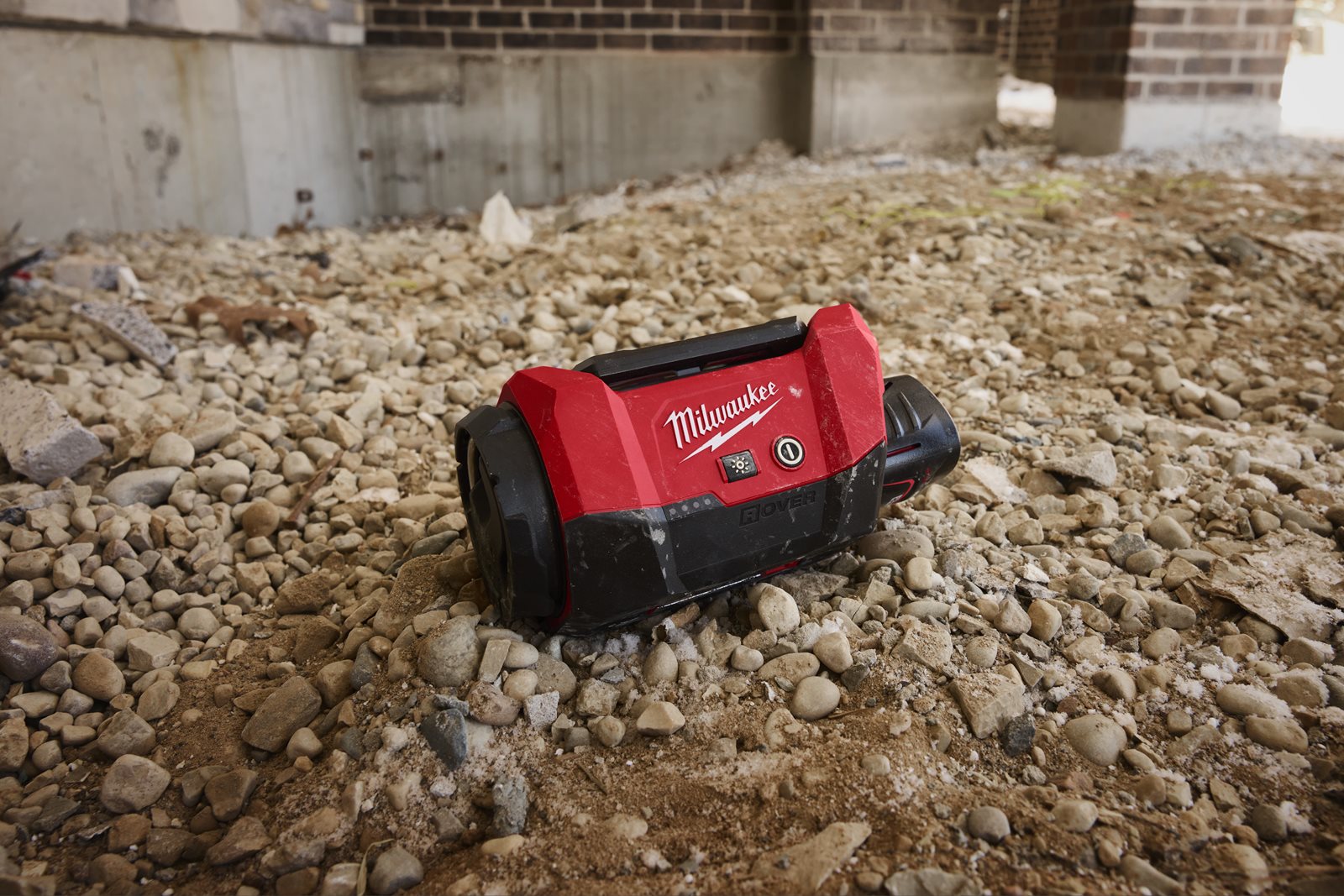 Lampă multi-direcțională M12 compatibilă PACKOUT Milwaukee M12 ALIP-0 - in utilizare 7