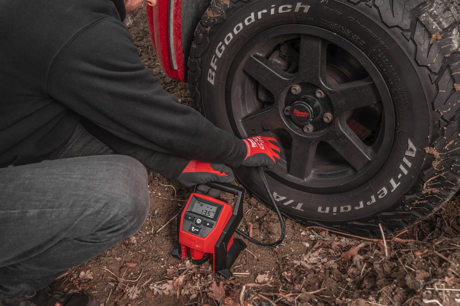 Compresor M12 subcompact Milwaukee M12 BI-0 - in utilizare 1