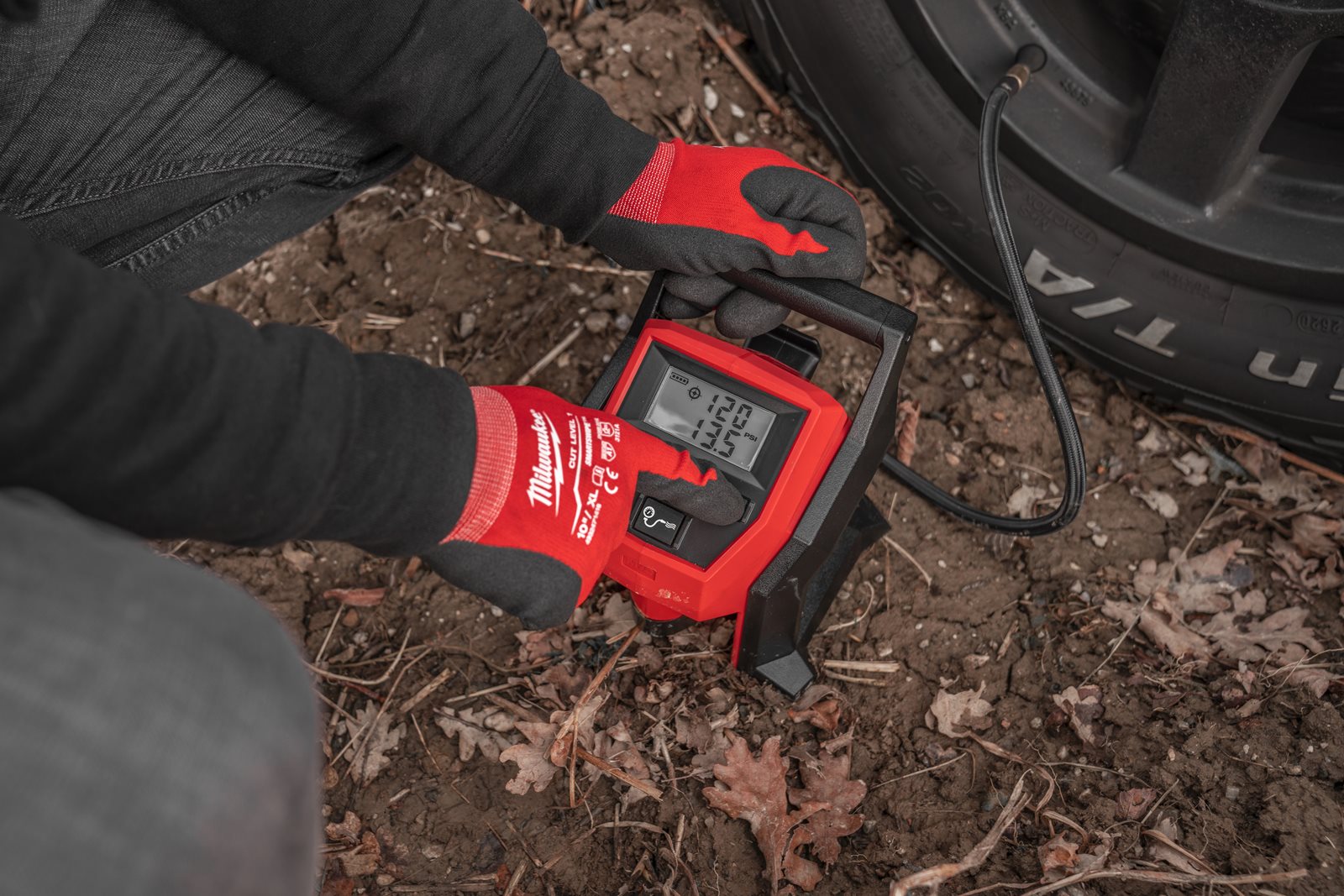Compresor M12 subcompact Milwaukee M12 BI-0 - in utilizare 4