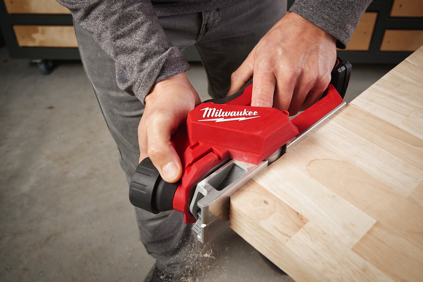 Rindea fără perii M12 Milwaukee M12 BLP-0X - in utilizare 11