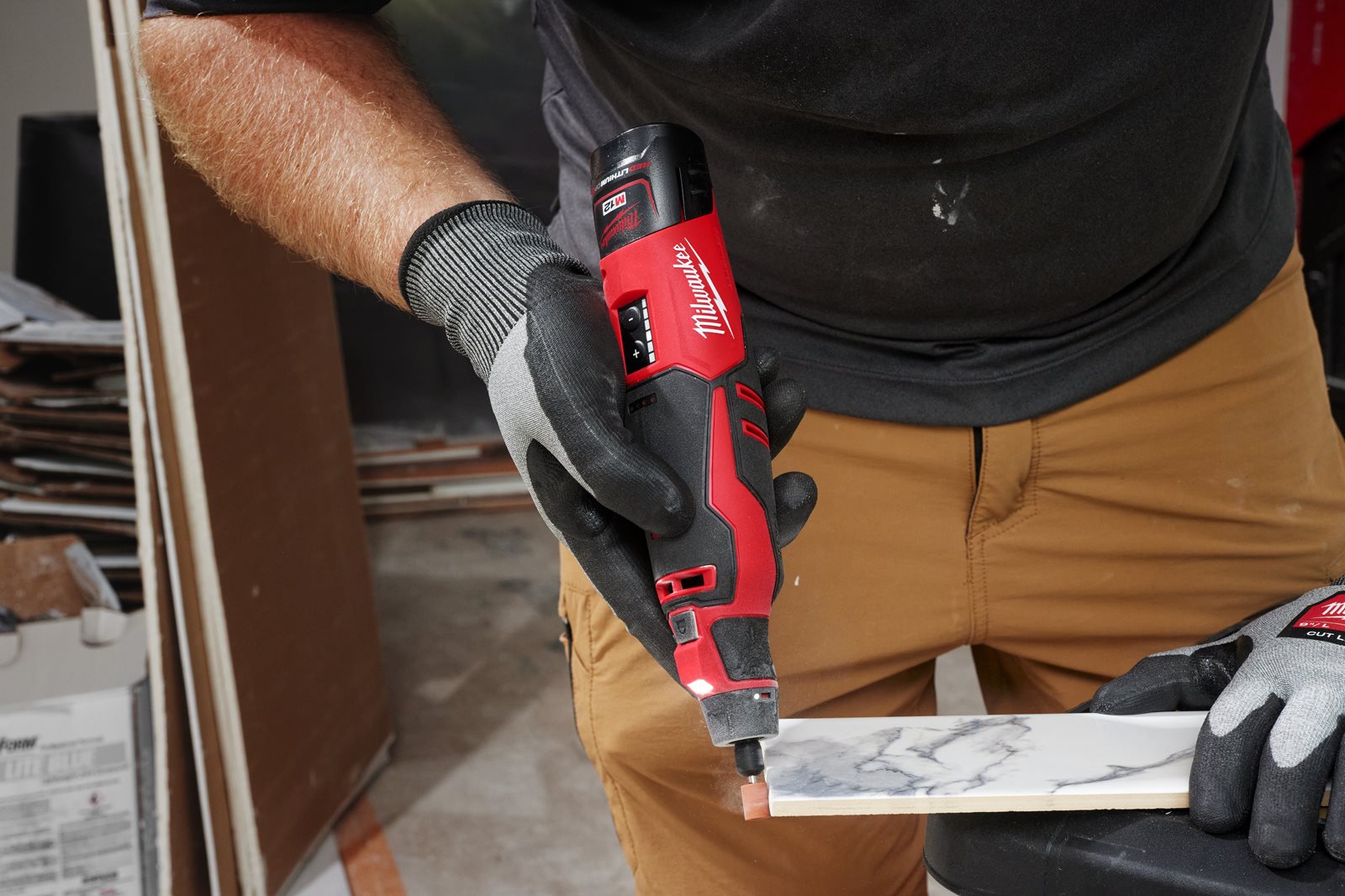 Unealtă rotativă fără perii M12 Milwaukee M12 BLROT-0 - in utilizare 3