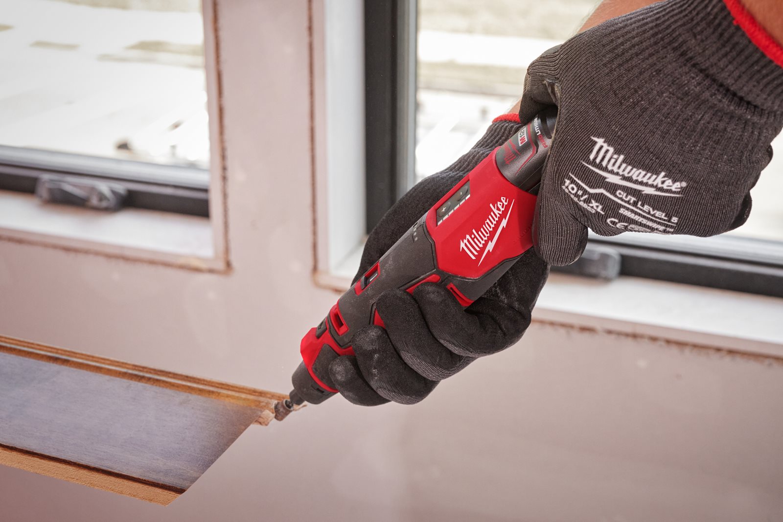 Unealtă rotativă fără perii M12 Milwaukee M12 BLROT-0 - in utilizare 5