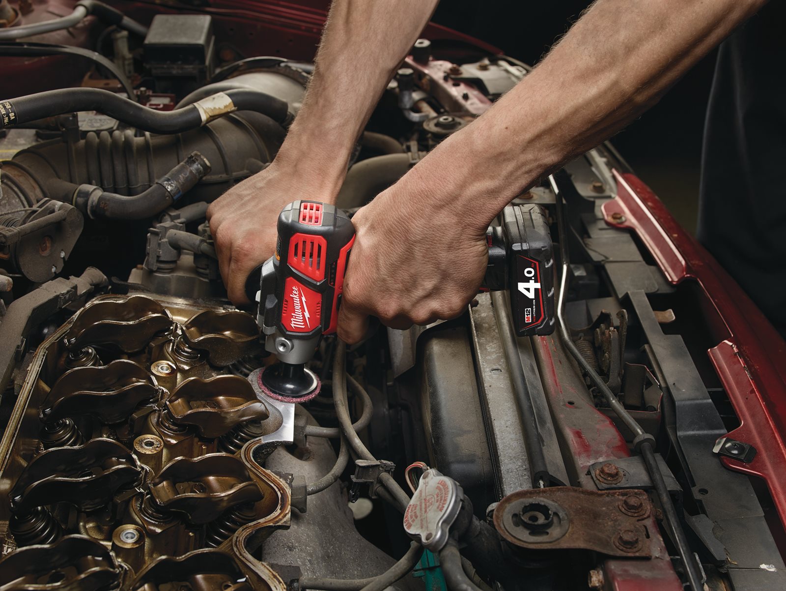 Mașină lustruit/șlefuit M12 subcompactă Milwaukee M12 BPS-0 - in utilizare 2