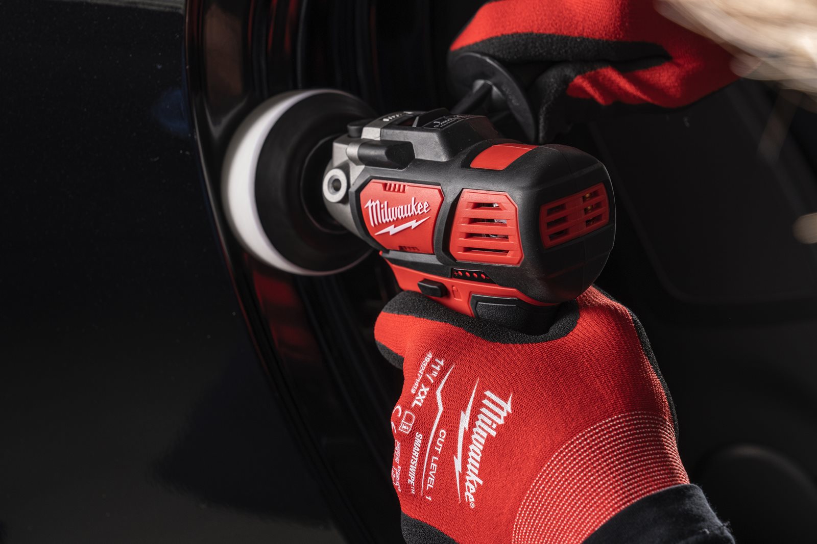 Mașină lustruit/șlefuit M12 subcompactă Milwaukee M12 BPS-0 - in utilizare 5