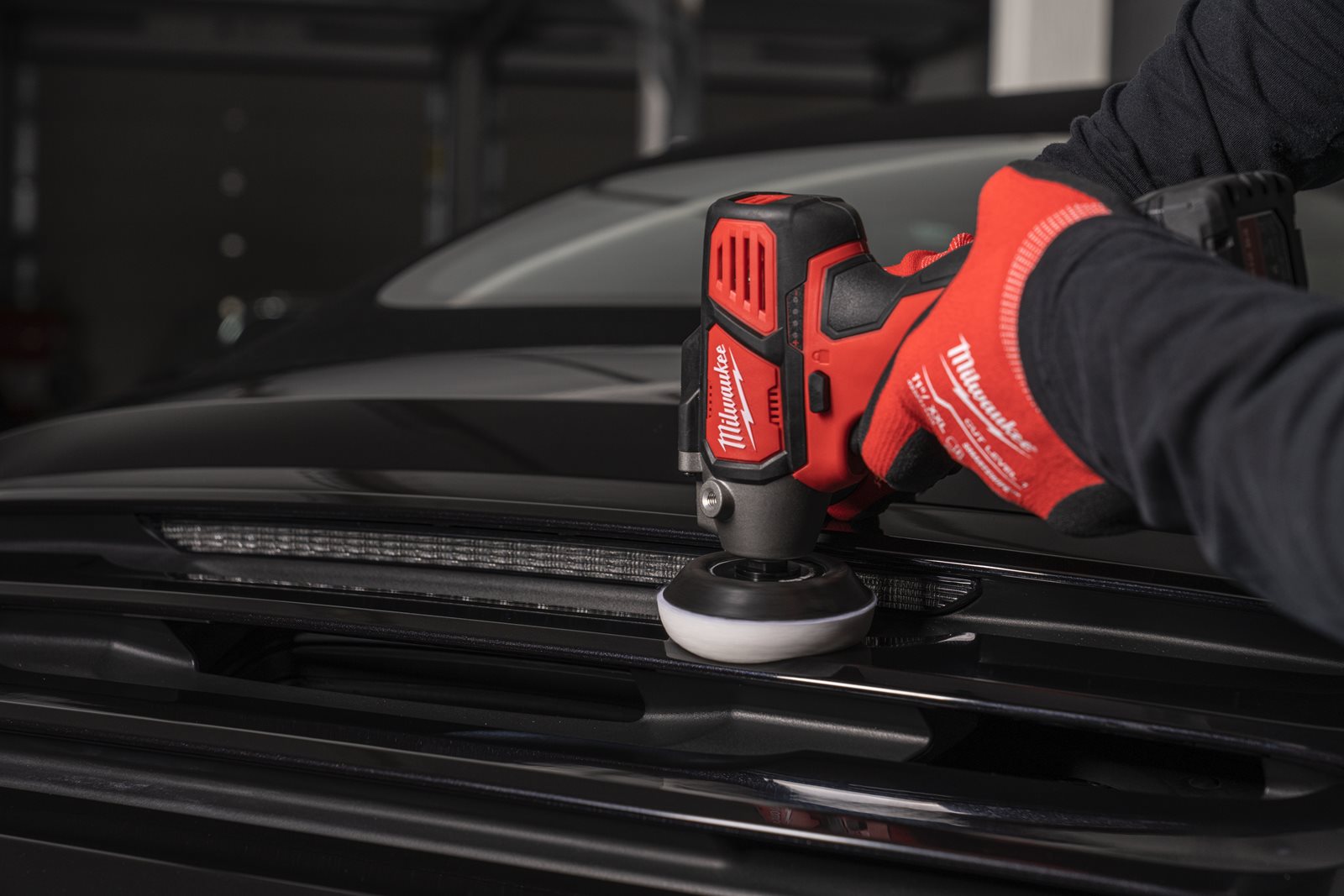 Mașină lustruit/șlefuit M12 subcompactă Milwaukee M12 BPS-0 - in utilizare 6