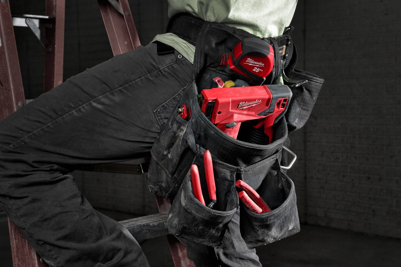 Capsator M12 subcompact Milwaukee M12 BST-0 - in utilizare 4