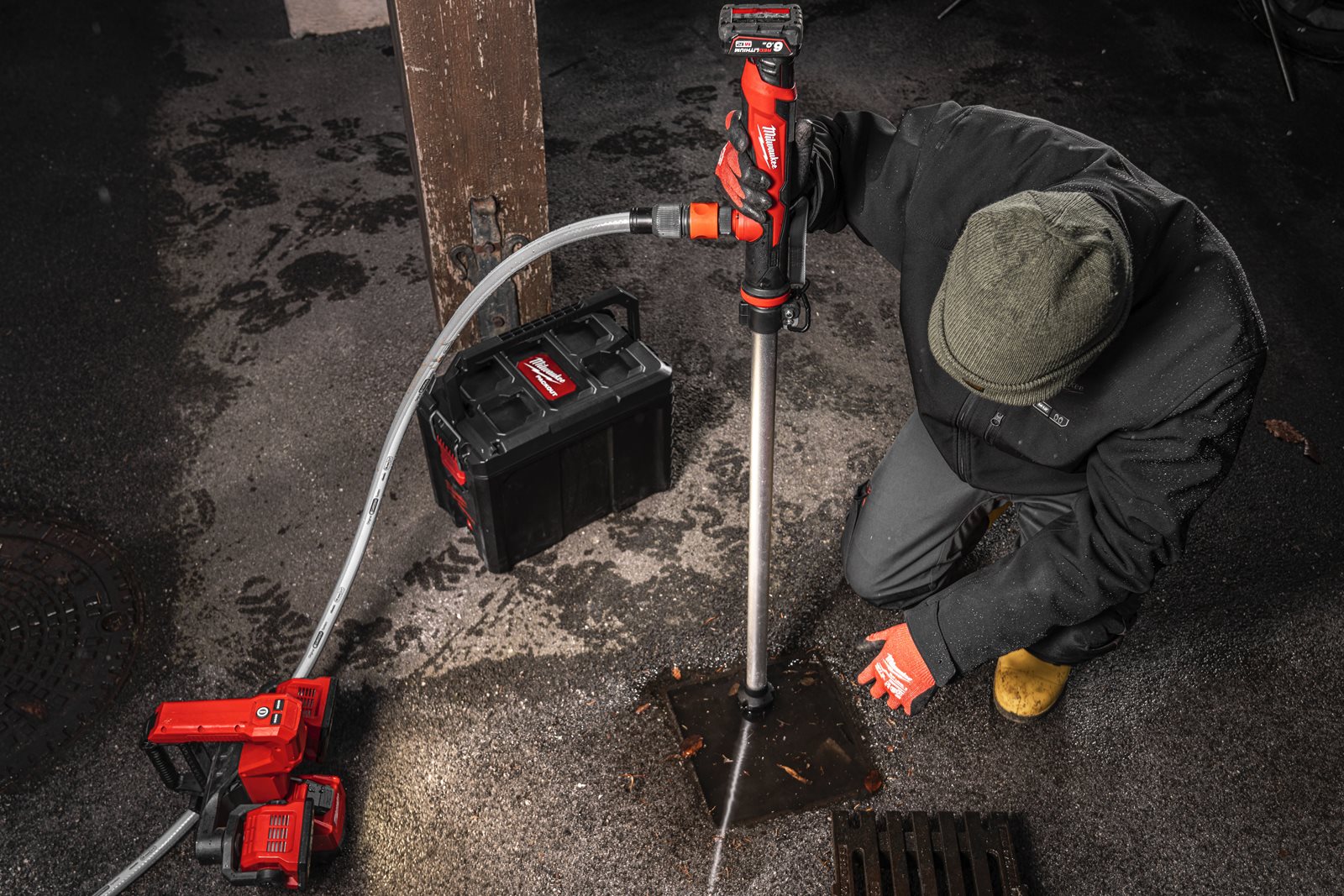 Pompă de apă cu perii M12 HYDROPASS Milwaukee M12 BSWP-0 - in utilizare 3