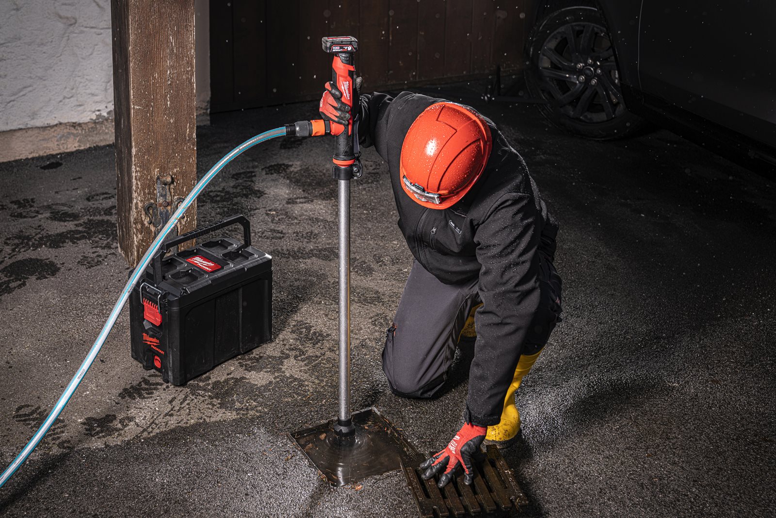 Pompă de apă cu perii M12 HYDROPASS Milwaukee M12 BSWP-0 - in utilizare 5