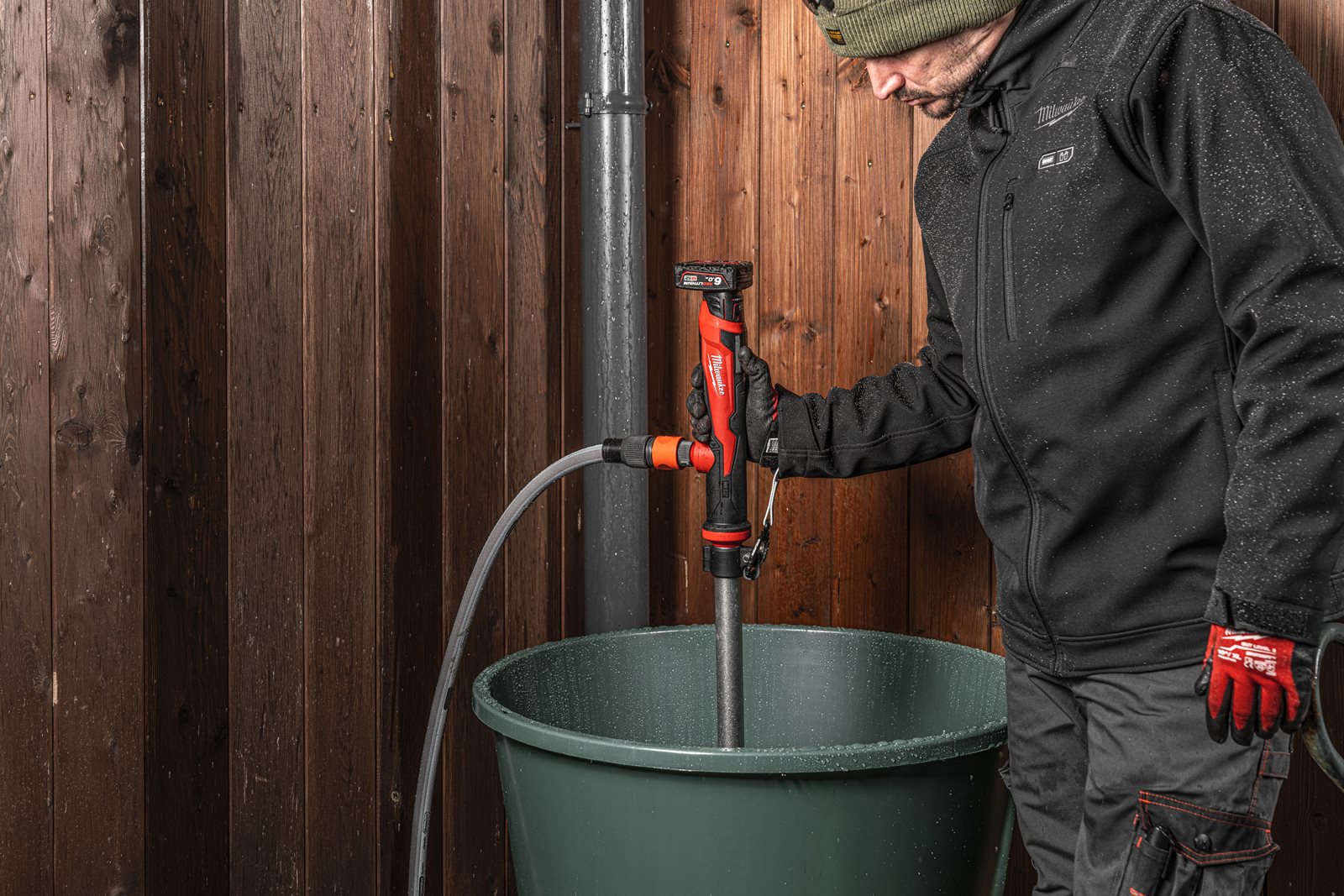 Pompă de apă cu perii M12 HYDROPASS Milwaukee M12 BSWP-0 - in utilizare 6
