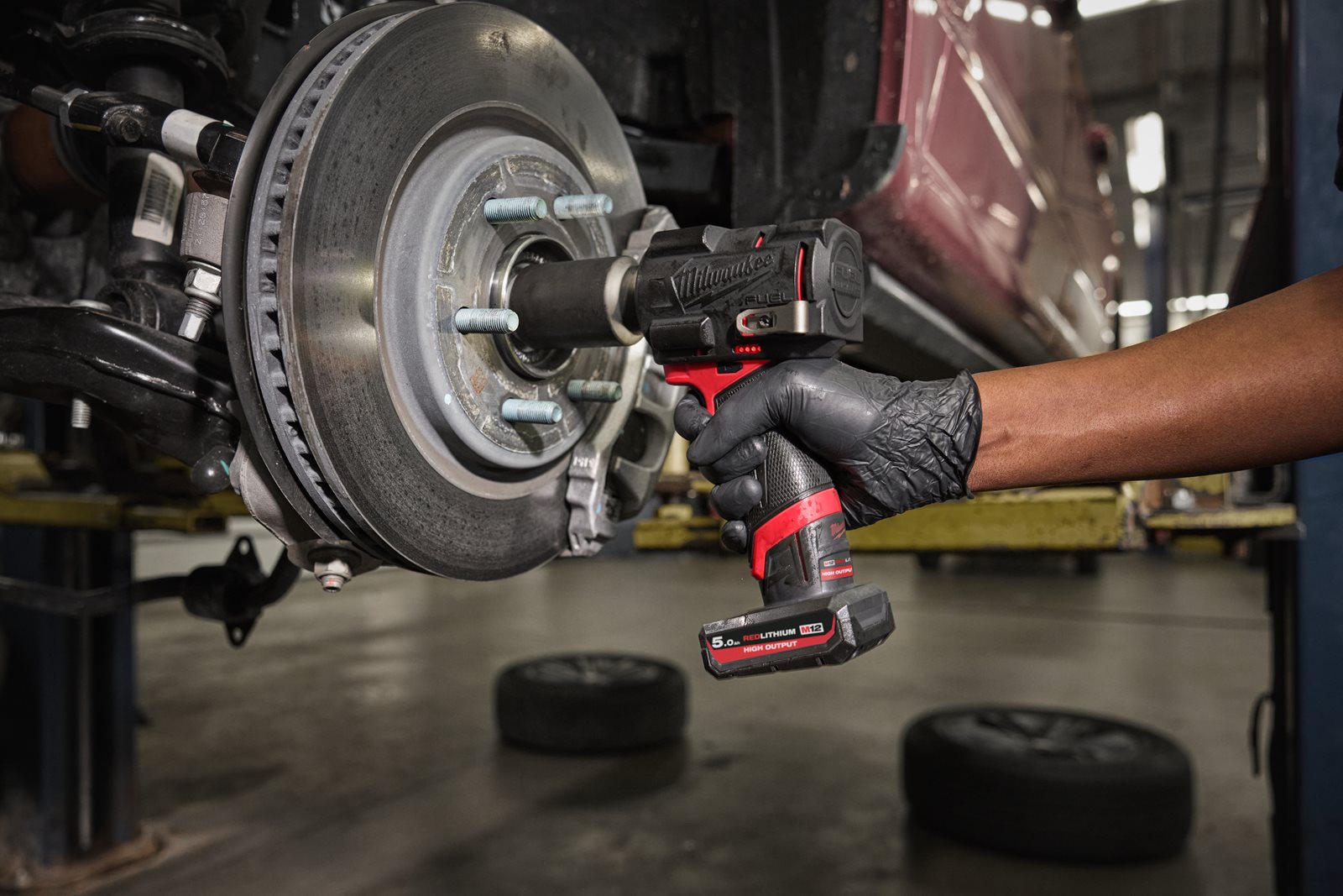 Manșoane de cauciuc pentru mașini de înșurubat cu impact Milwaukee 49162754 - in utilizare 1