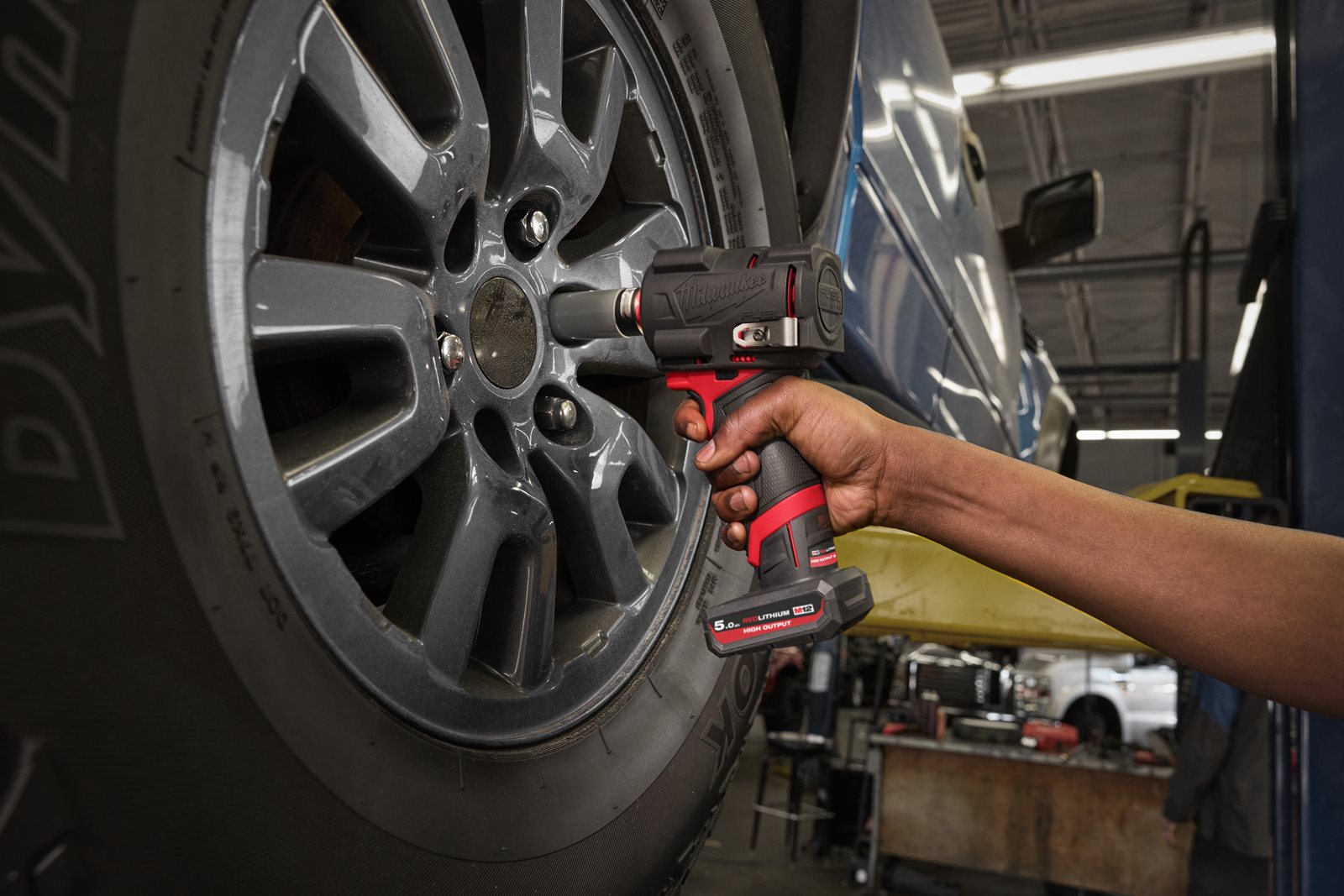 Manșoane de cauciuc pentru mașini de înșurubat cu impact Milwaukee 49162754 - in utilizare 2