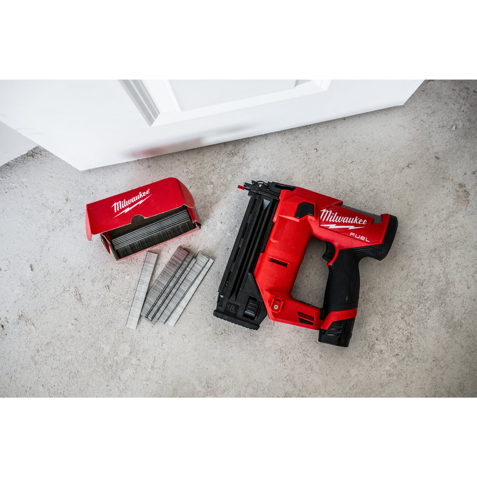 Pistol pentru cuie 18 GA M12 FUEL Milwaukee M12 FCN18GS-0X - detaliu 1