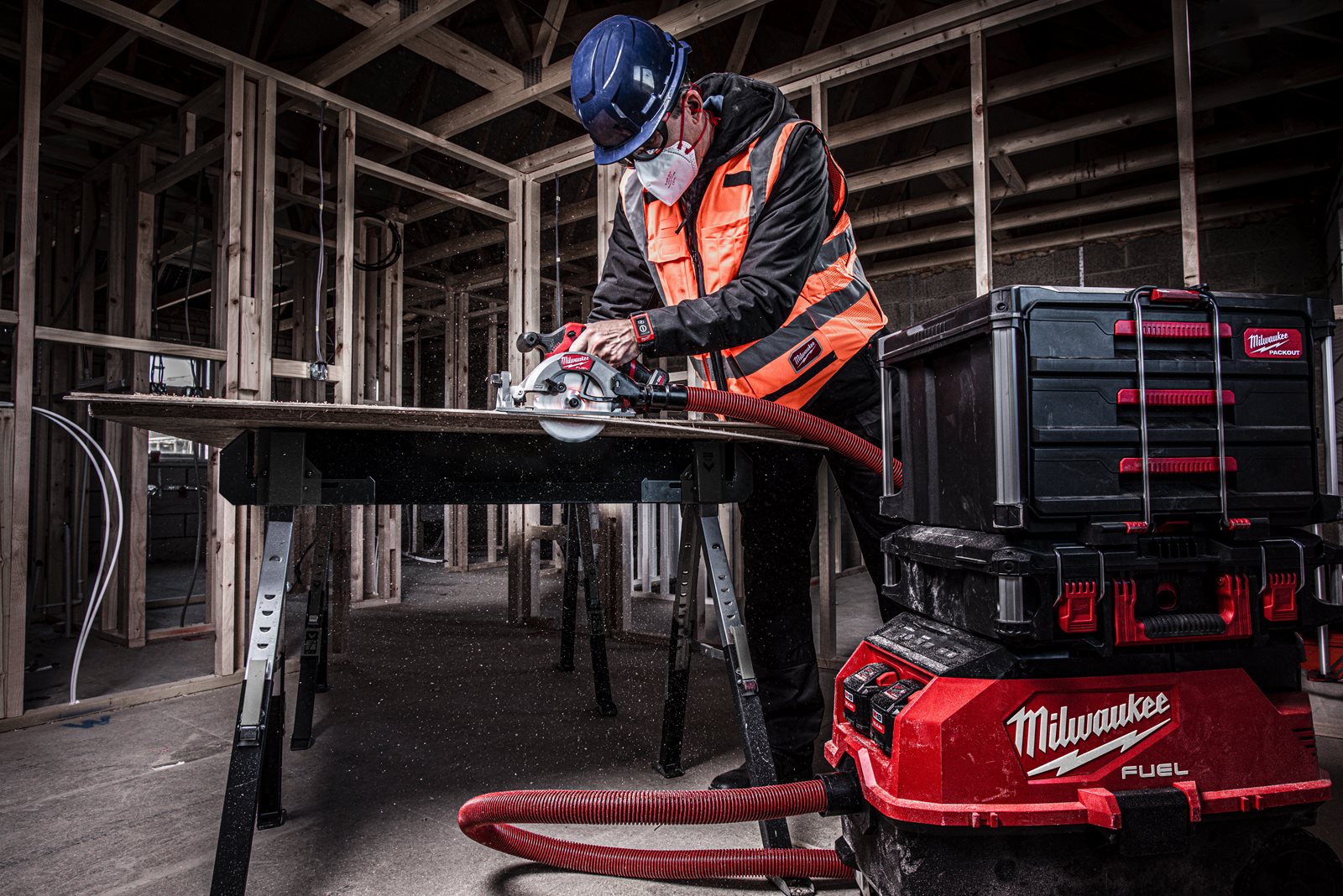 Fierăstrău circular M12 FUEL sub compact Milwaukee M12 FCS442-0 - in utilizare 12