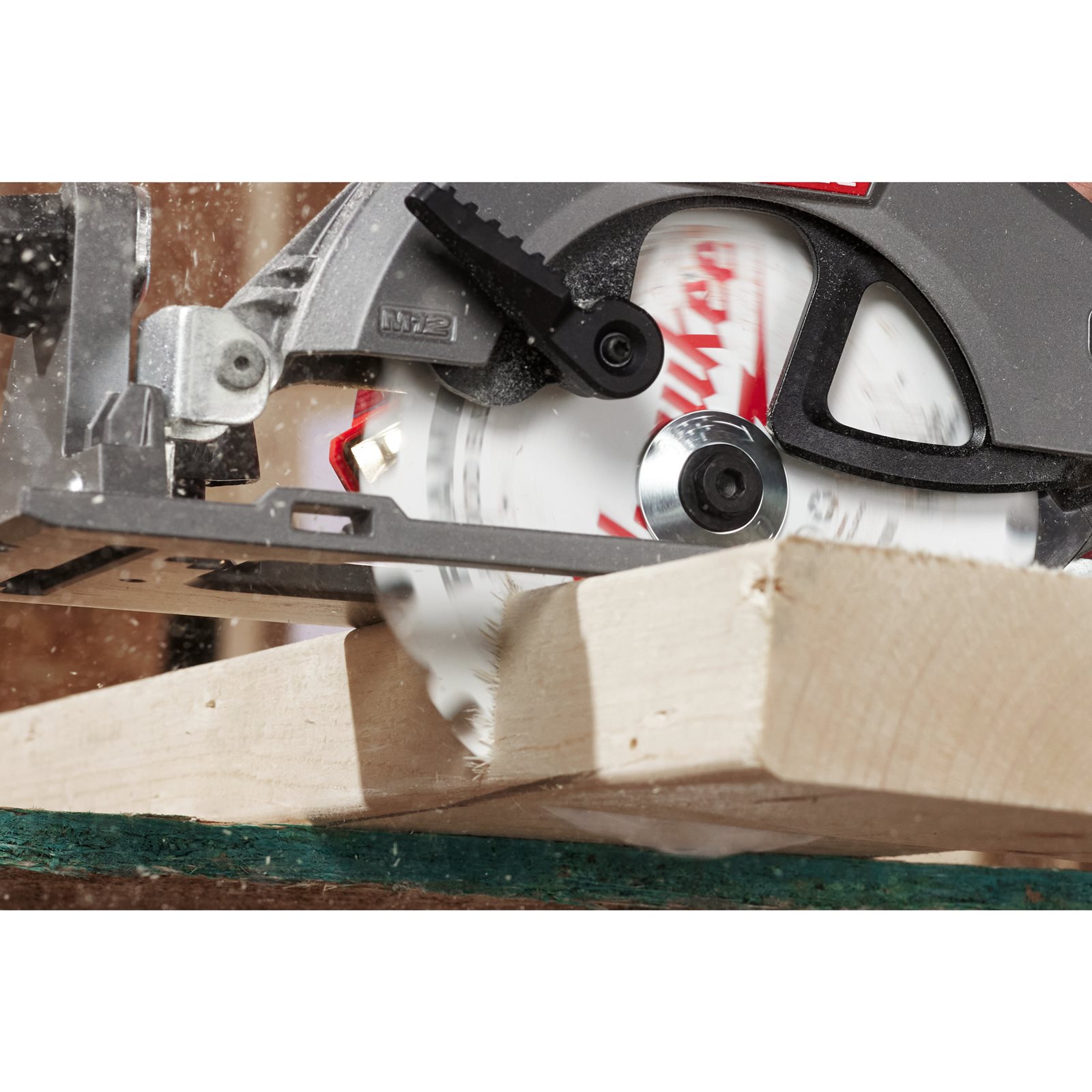 Fierăstrău circular M12 FUEL sub compact Milwaukee M12 FCS442-0 - detaliu 2