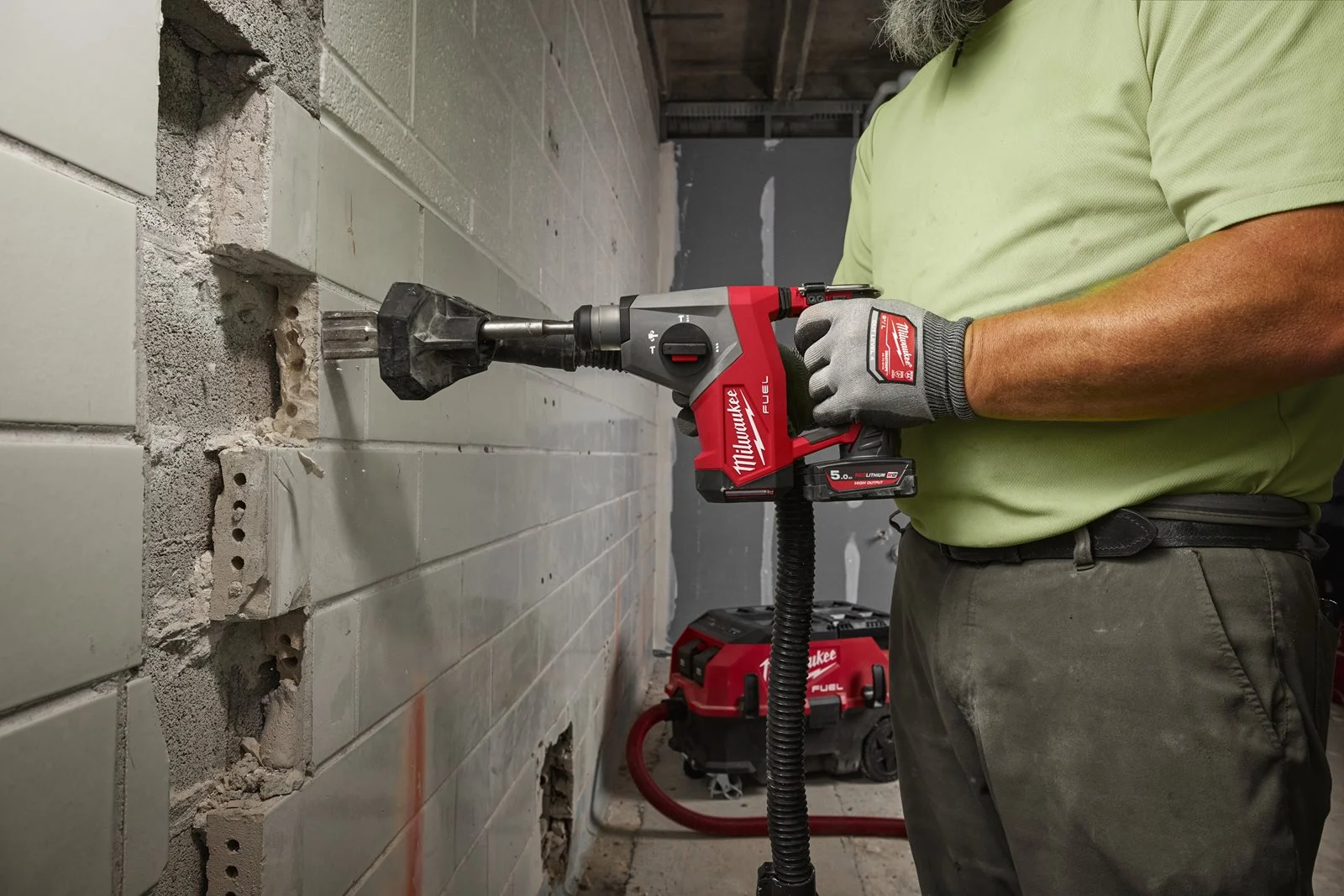 Ciocan rotopercutor SDS-plus M12 FUEL compact 16 mm Milwaukee M12 FHAC16-0 - in utilizare 5