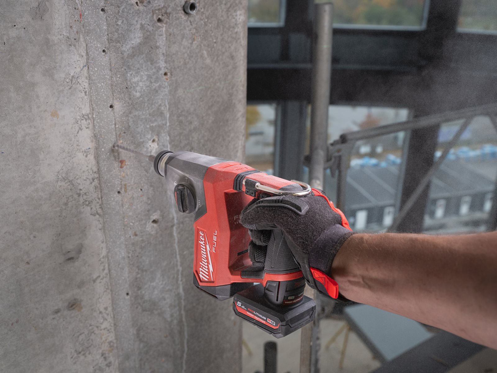 Ciocan rotopercutor SDS-plus M12 FUEL compact 16 mm Milwaukee M12 FHAC16-0 - in utilizare 8