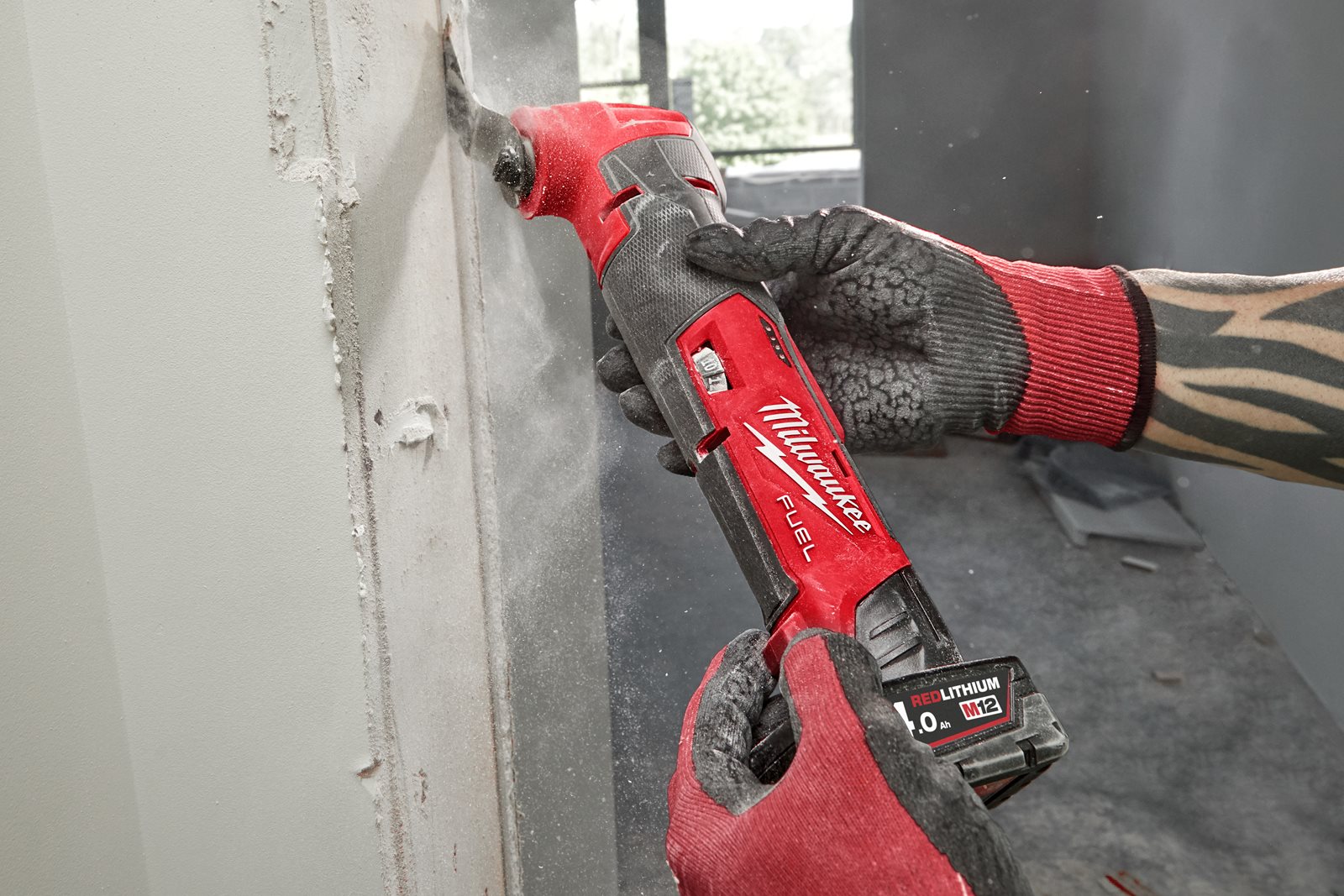 Unealtă multifuncțională M12 FUEL Milwaukee M12 FMT-0 - in utilizare 13