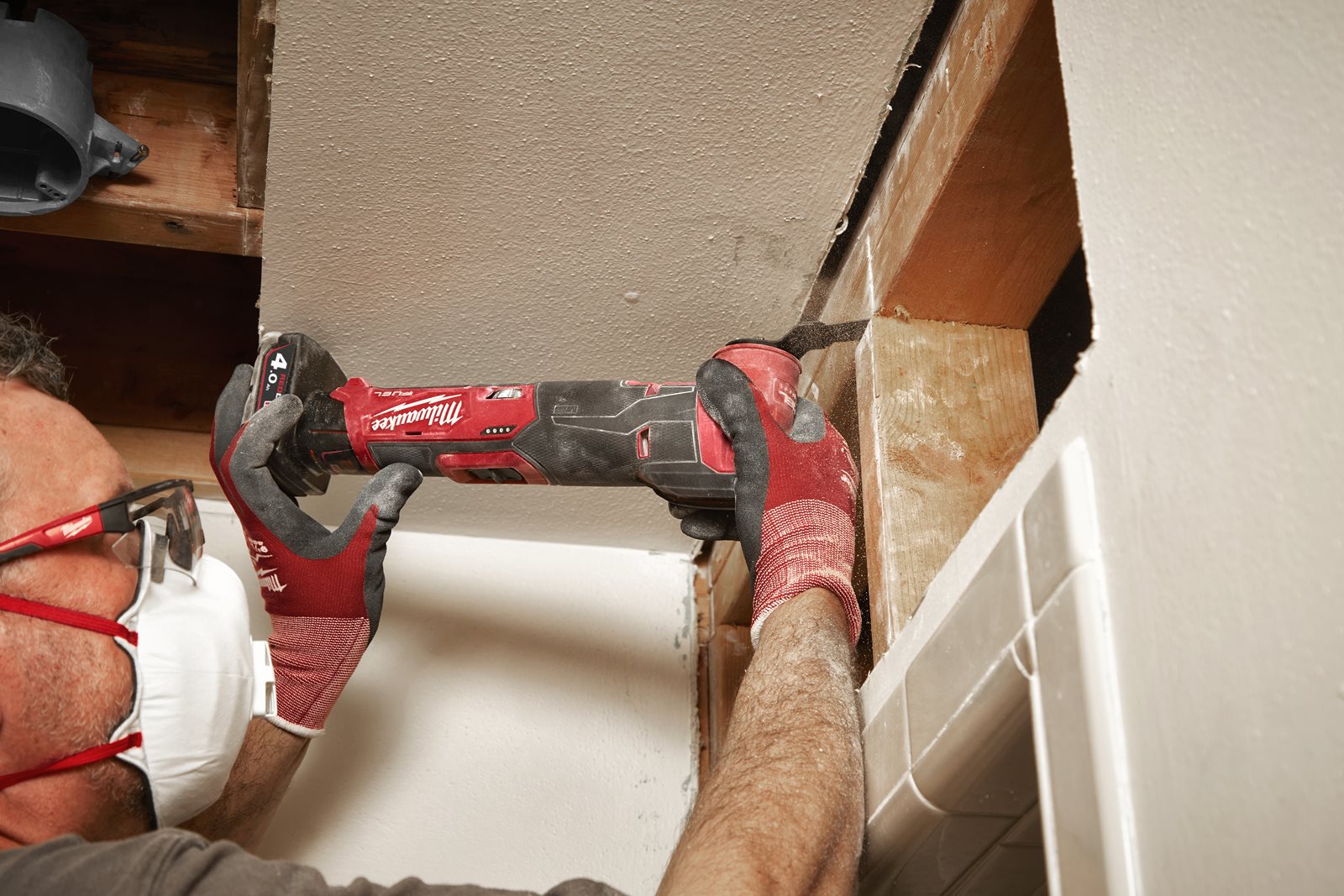 Unealtă multifuncțională M12 FUEL Milwaukee M12 FMT-0 - in utilizare 2